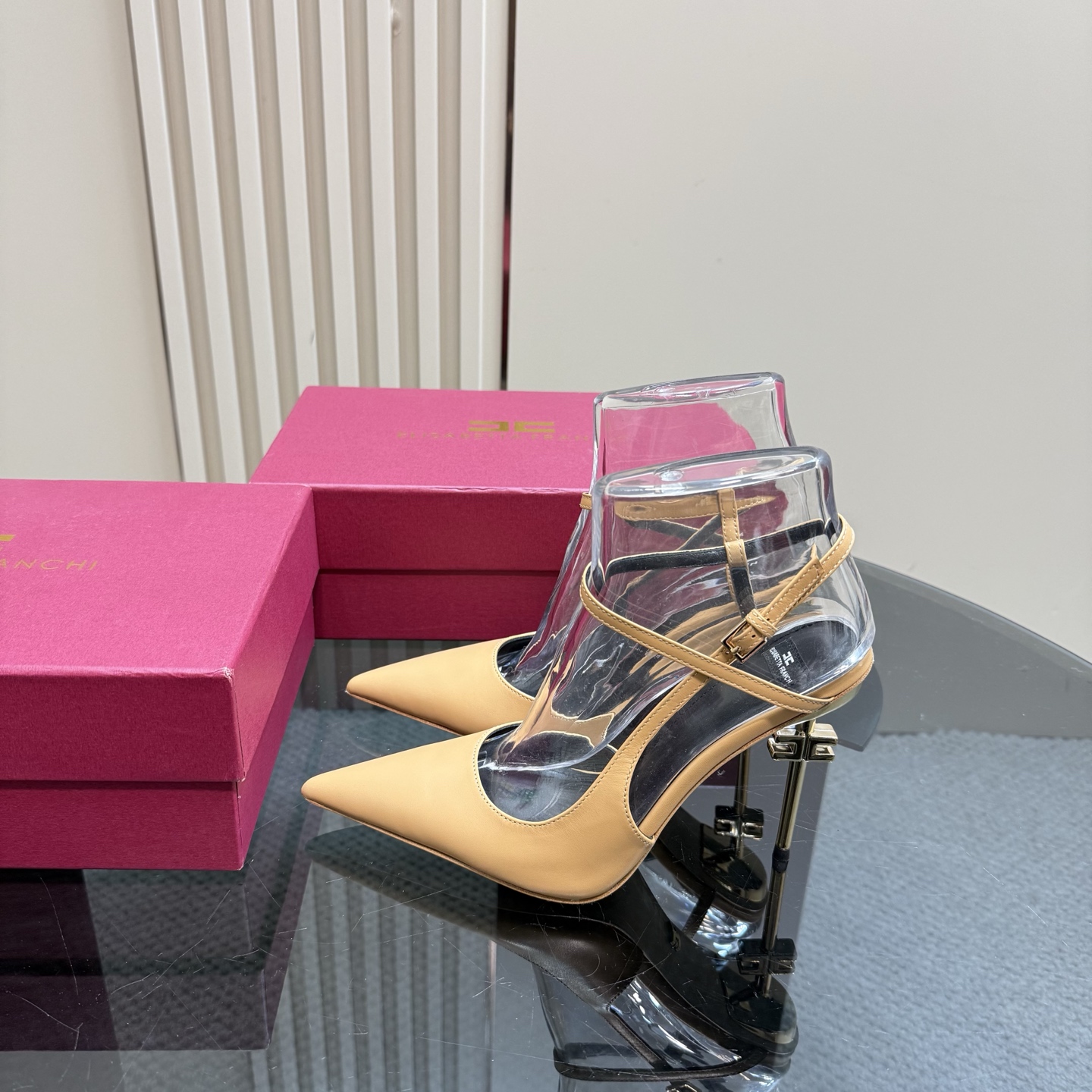 Elisabetta Franchi: Luxurious Italian Fashion Brand, High-Speed Fashion Show Essentials