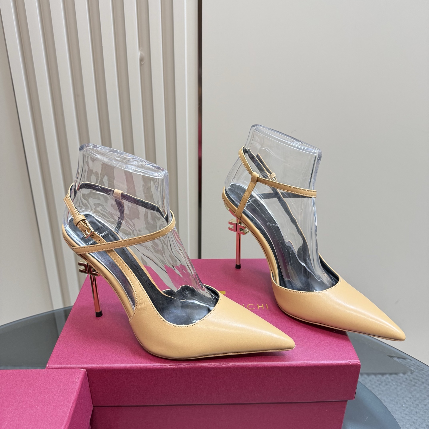 Elisabetta Franchi: Luxurious Italian Fashion Brand, High-Speed Fashion Show Essentials - 图片 4