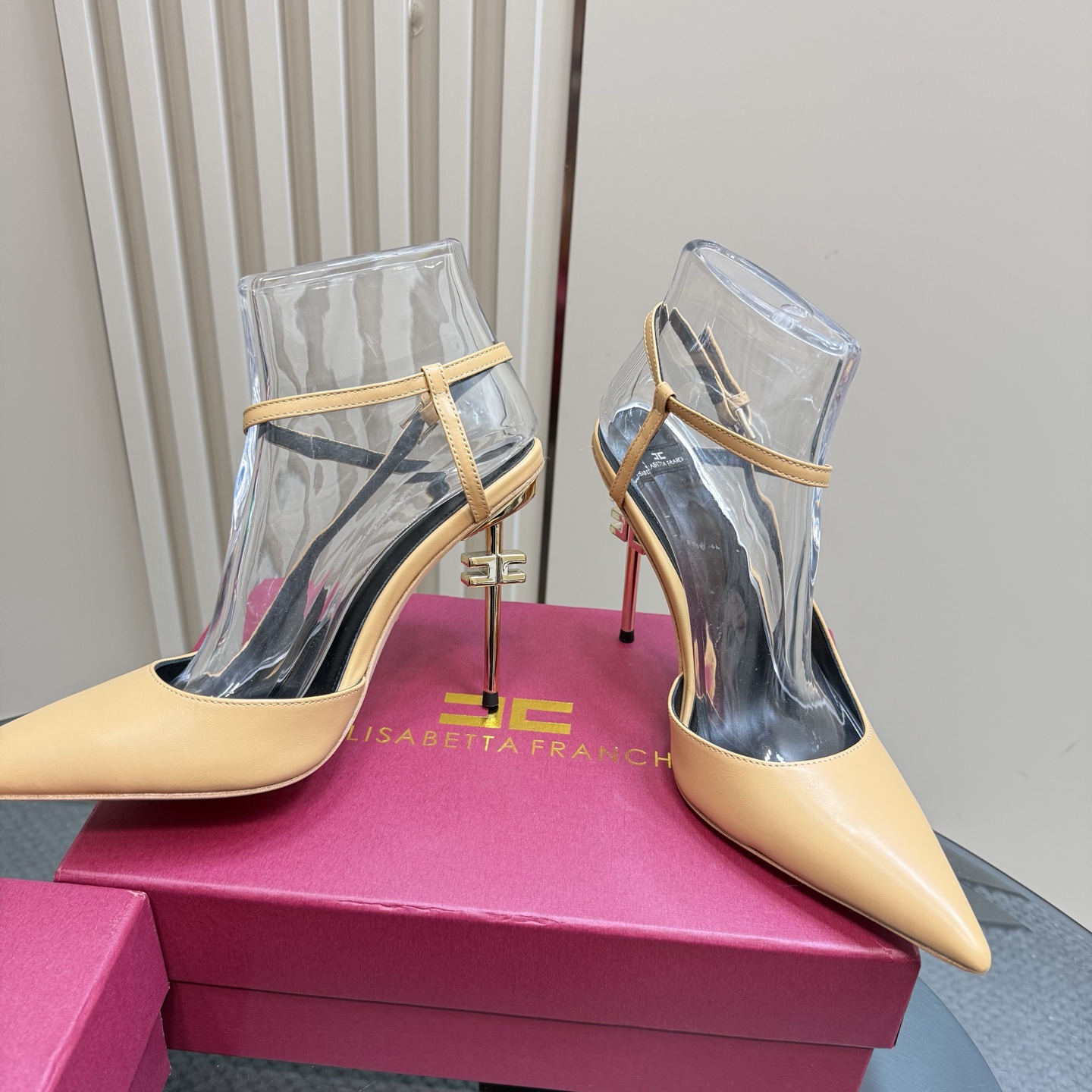 Elisabetta Franchi: Luxurious Italian Fashion Brand, High-Speed Fashion Show Essentials - 图片 3