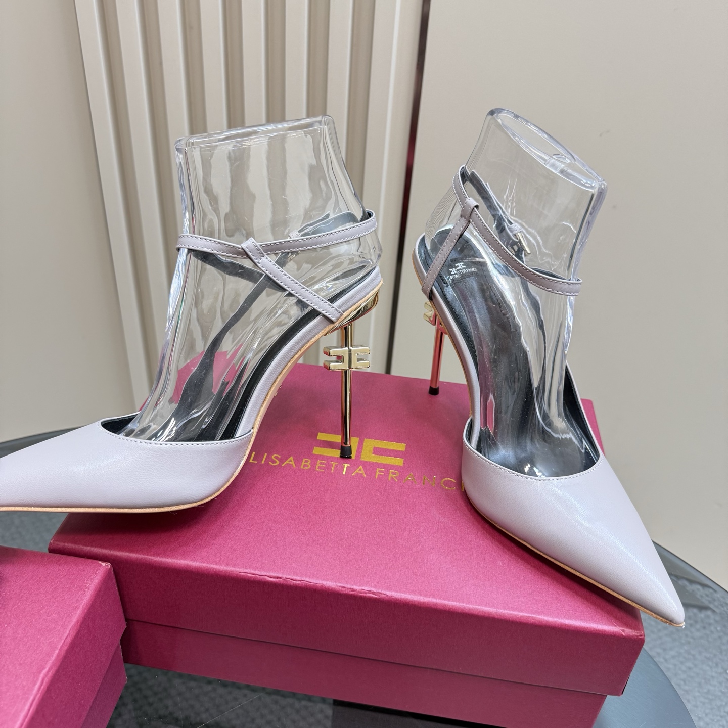 Elisabetta Franchi: Luxurious Italian Fashion with High-Speed Elegance - 图片 3