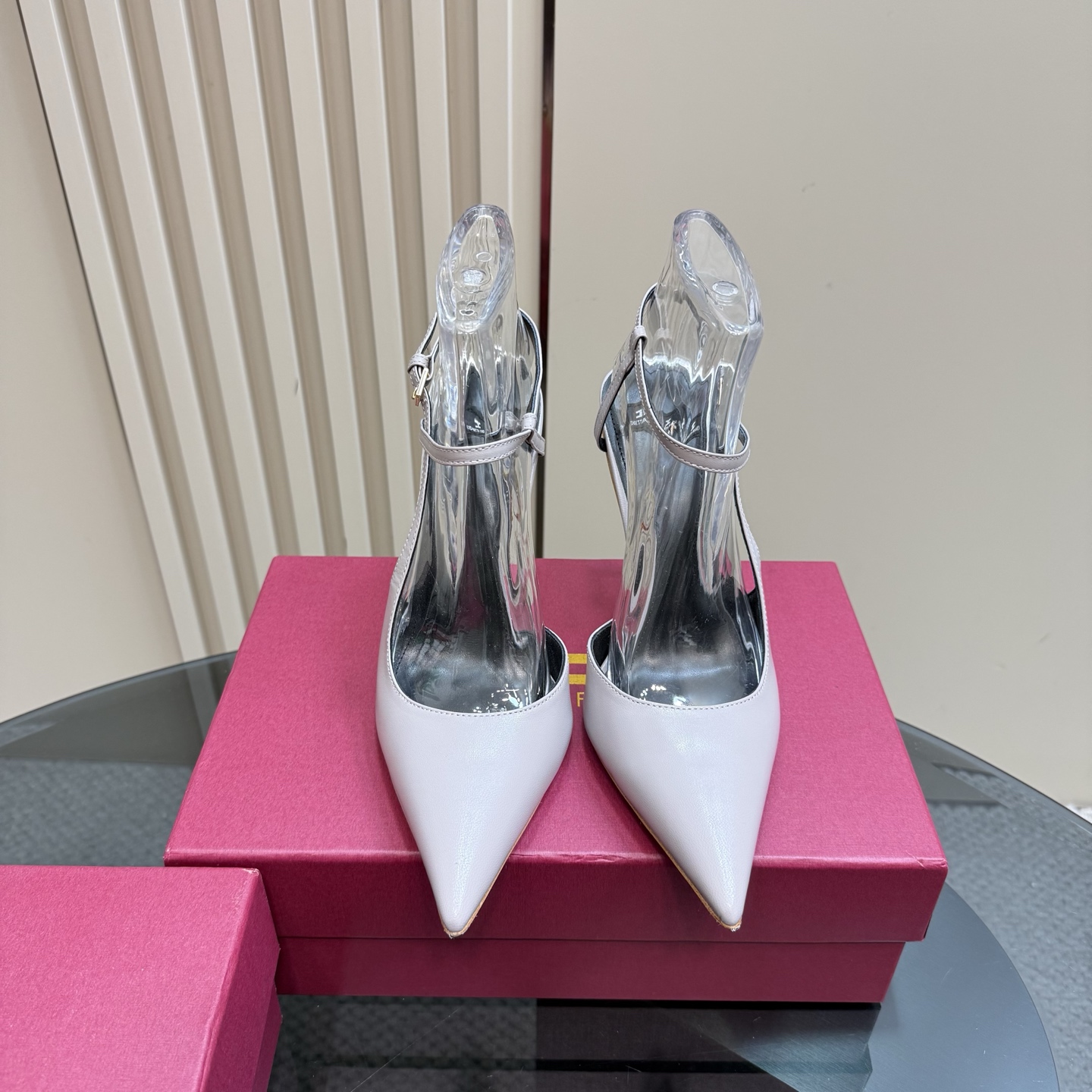 Elisabetta Franchi: Luxurious Italian Fashion with High-Speed Elegance - 图片 2