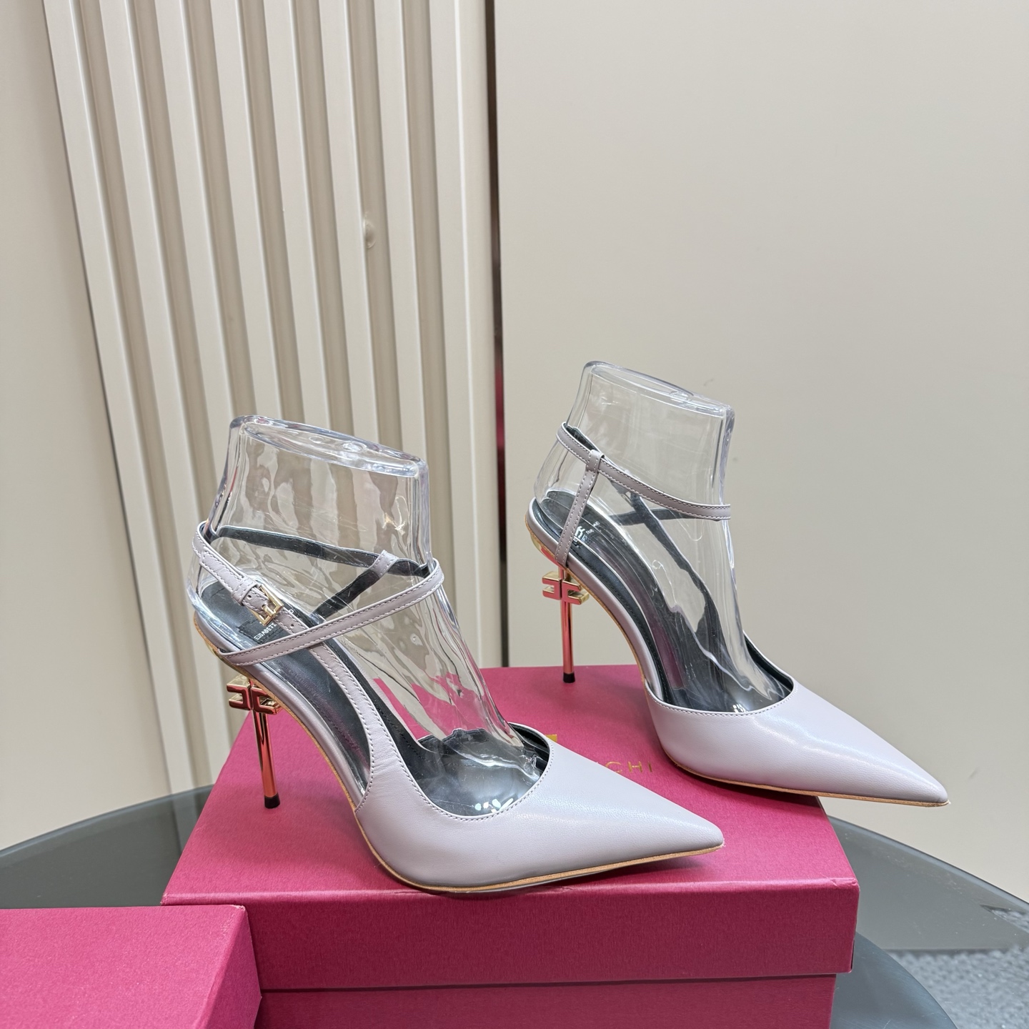 Elisabetta Franchi: Luxurious Italian Fashion with High-Speed Elegance - 图片 4