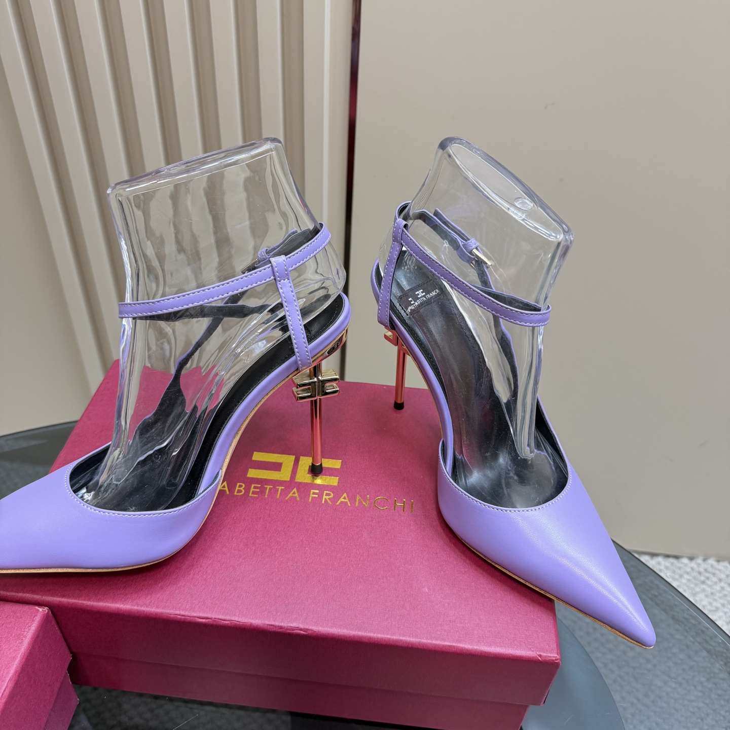 Elisabetta Franchi: Luxurious Fashion Show with Sharp Elegance and High Heels - 图片 3