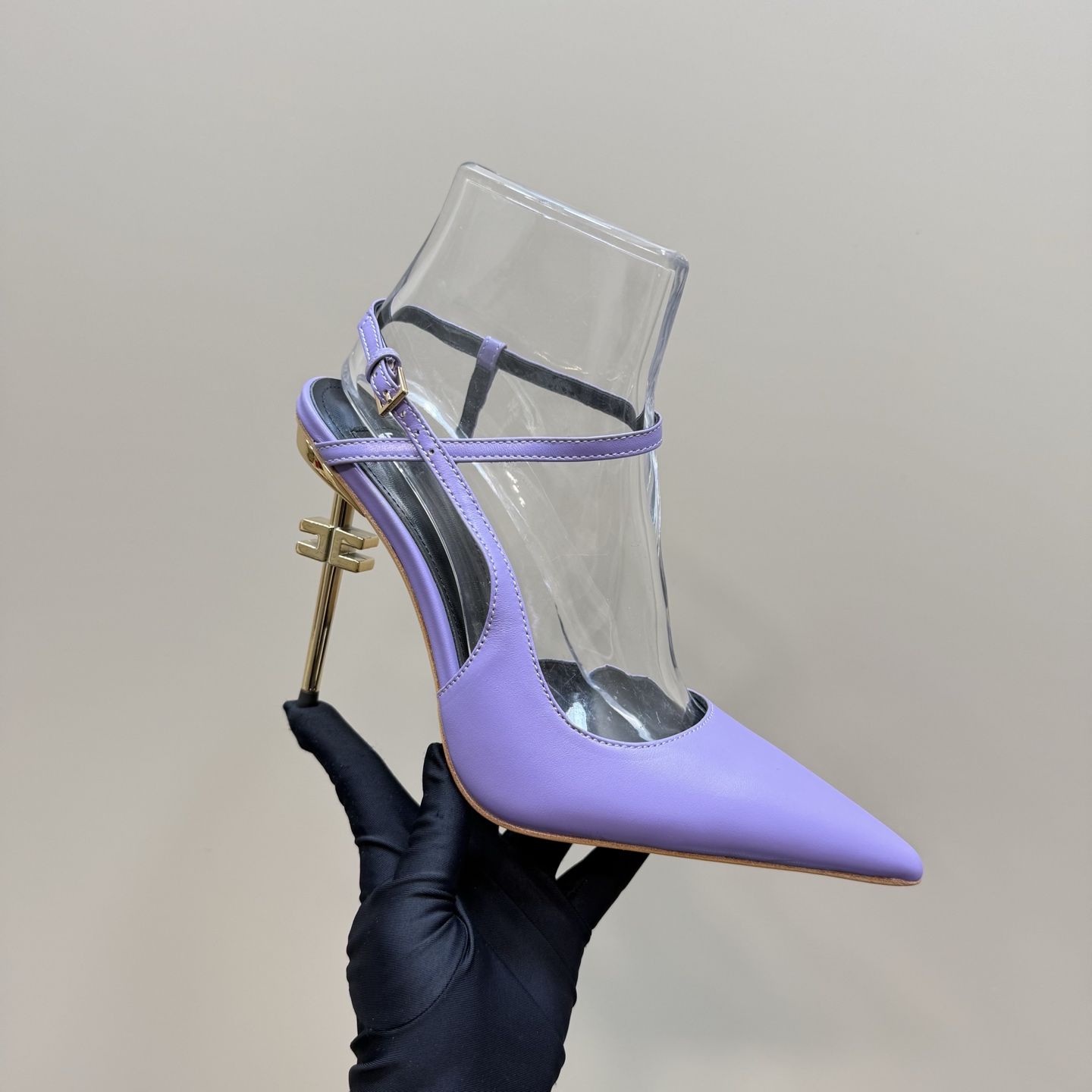 Elisabetta Franchi: Luxurious Fashion Show with Sharp Elegance and High Heels - 图片 8