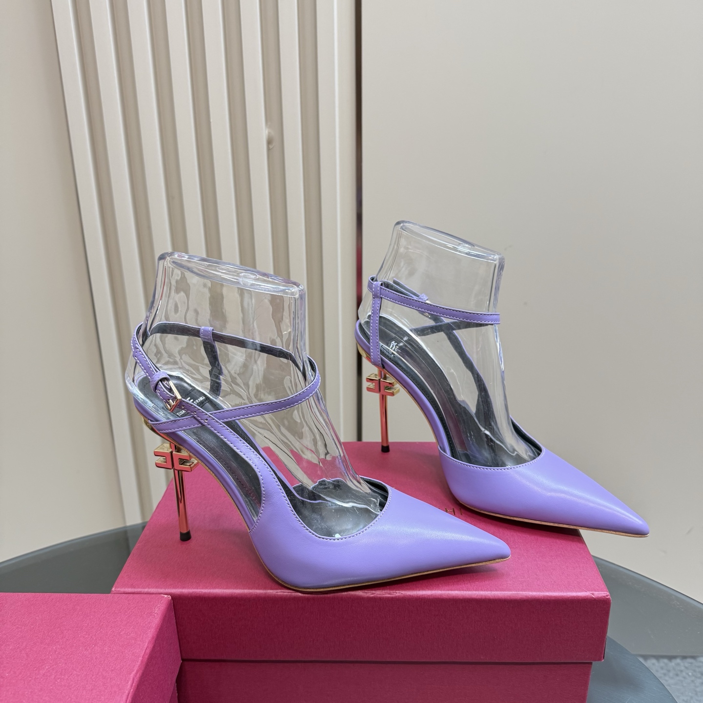 Elisabetta Franchi: Luxurious Fashion Show with Sharp Elegance and High Heels - 图片 4