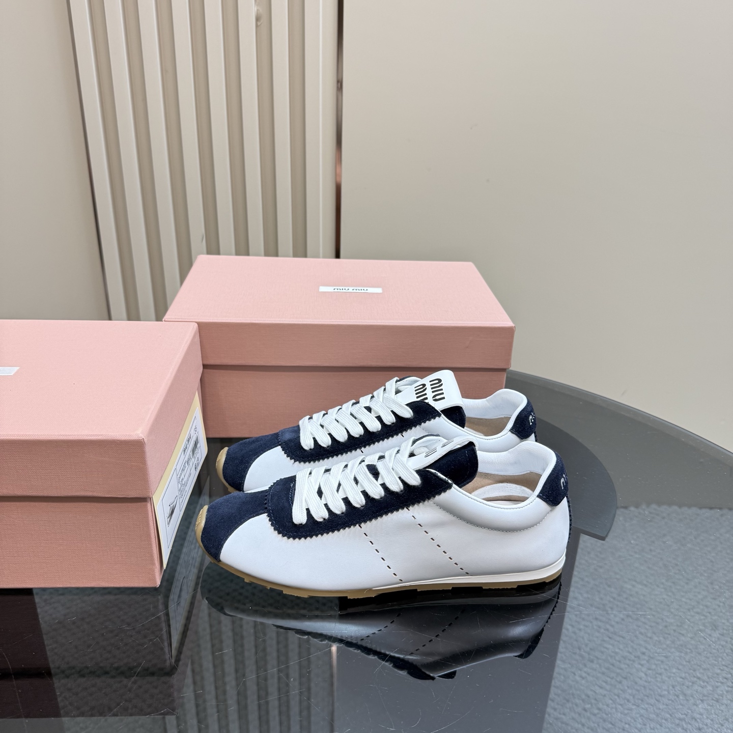 NO:166506,MIU MIU25 Spring and Summer Tyre series of catwalk moral training casual shoes·Velcro/Shoelaces five colors·Zhang Yuanying and other celebrities will try on orders, so popular and comfortable, you won’t regret it when you close your eyes, and you can match it and be salty or sweet (ZP custom made real mid-to-large sole) Customized imported calfskin sole ZP open mold sole Size 35-39 (40 can be customized without return and exchange) (full package), casual shoes/sports shoes, miumiu, sneakers, cowhide19860909MIU MIU25春夏 Tyre系列走秀德训休闲鞋·魔术贴/鞋带五色·张元英等各路明星订货会试穿订购火爆超级舒服闭眼入都是不会后悔·搭配还是可咸可甜（ZP订制真正对版中大底） 鞋面定制进口小牛皮 鞋底ZP开模大底 码数35-39 (40可定做不退换)（全套包装）,休闲鞋/运动鞋,miumiu,sneakers,cowhide,Women's Shoes
