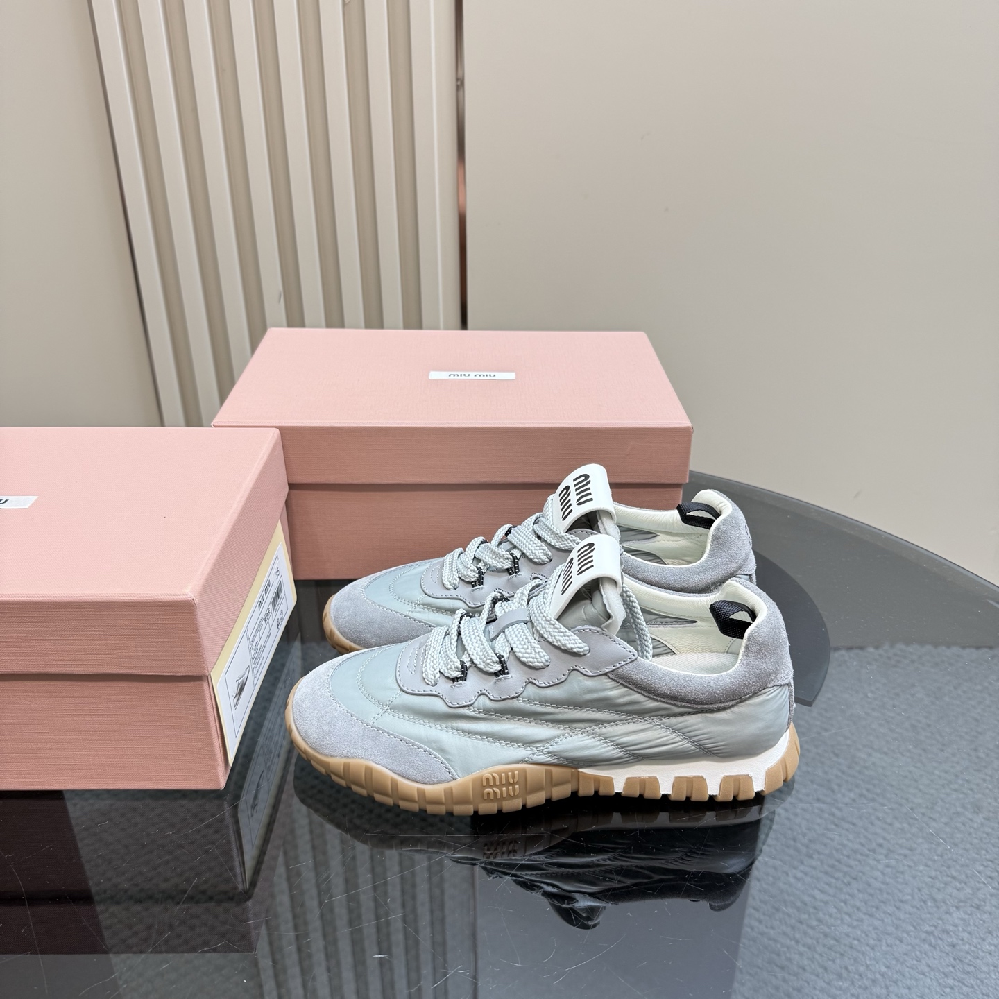 NO:166507,MIU MIU25 Spring and Summer Tyre Series Ethnic Training Casual Shoes·Five Colors·Zhang Yuanying and other celebrities will try on orders, so popular, super comfortable, closed eyes, will not regret it, match it is salty or sweet (ZP custom made real medium and large sole) Customized imported calfskin sole ZP open mold sole Size 35-39 (40 can be customized without return and exchange) (full package), casual shoes/sports shoes, miumiu, sneakers, cowhide19860909MIU MIU25春夏Tyre系列走秀德训休闲鞋·五色·张元英等各路明星订货会试穿订购火爆超级舒服闭眼入都是不会后悔·搭配还是可咸可甜（ZP订制真正对版中大底） 鞋面定制进口小牛皮 鞋底ZP开模大底 码数35-39 (40可定做不退换)（全套包装）,休闲鞋/运动鞋,miumiu,sneakers,cowhide,Women's Shoes