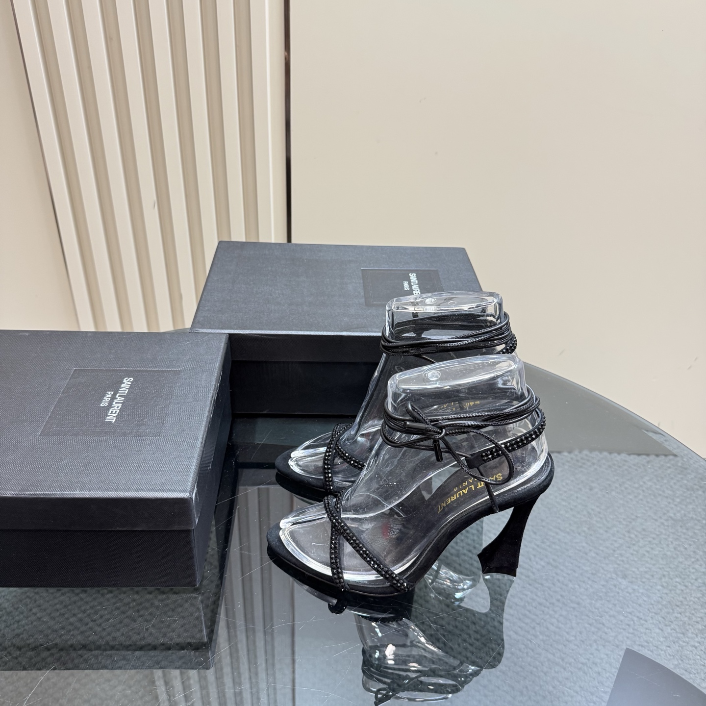 NO:227092,Yvette Saint Laurent logo Black diamond Metal leather Poplar forest that understands the hearts of women The beautiful shoes that do not have dead corners Protect the aura The noble temperament Imported sheepskin inner lining fits the feet Comfort Italian imported leather outsole Size 35 36 37 38 39 40 41 42 (40 41 42 Order) With counter packaging, high heels sandals, saint laurent, saint laurent, sandals, high heels, sheepskin, Leather soles19860909Yvette Saint Laurent圣罗兰logo 黑色钻 金属皮 最懂女人心的杨树林 无死角的美鞋 撑起气场 气质高贵 进口羊皮内里 贴脚 舒适 意大利进口真皮大底   码数35 36 37 38 39 40 41 42 （40 41 42订） 配专柜包装,高跟鞋凉鞋,saint laurent,saint laurent,sandals,high heels,sheepskin,Leather soles,Women's Shoes