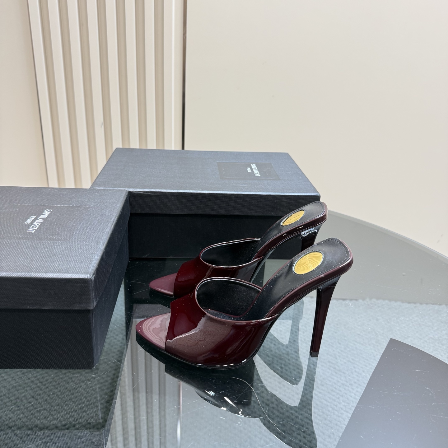 NO:227050,Top version Saint Laurent Paris show synchronous update The leopard heel is really beautiful Saint Laurent Stunning toe leaking high heels The wood grain heel really fully highlights the neat and minimalist upper custom patent leather, cowhide inner sheepskin footbed sheepskin sole genuine leather packaging original packaging Size 35-39. (40 customization) Heel height 10.5cm, high heels, saint laurent, saint laurent, high heels, cowhide, sheepskin19860909顶级版本 Saint Laurent巴黎秀场同步更新 豹纹鞋跟真的太好看啦 Saint Laurent 圣罗兰尖头漏趾高跟鞋 木纹鞋跟真的充分突显利落极简 鞋面定制漆皮,牛皮 内里羊皮 垫脚羊皮 鞋底真皮 包装原版包装 码数35-39.（40定制） 跟高10.5cm,高跟鞋,saint laurent,saint laurent,high heels,cowhide,sheepskin,Women's Shoes