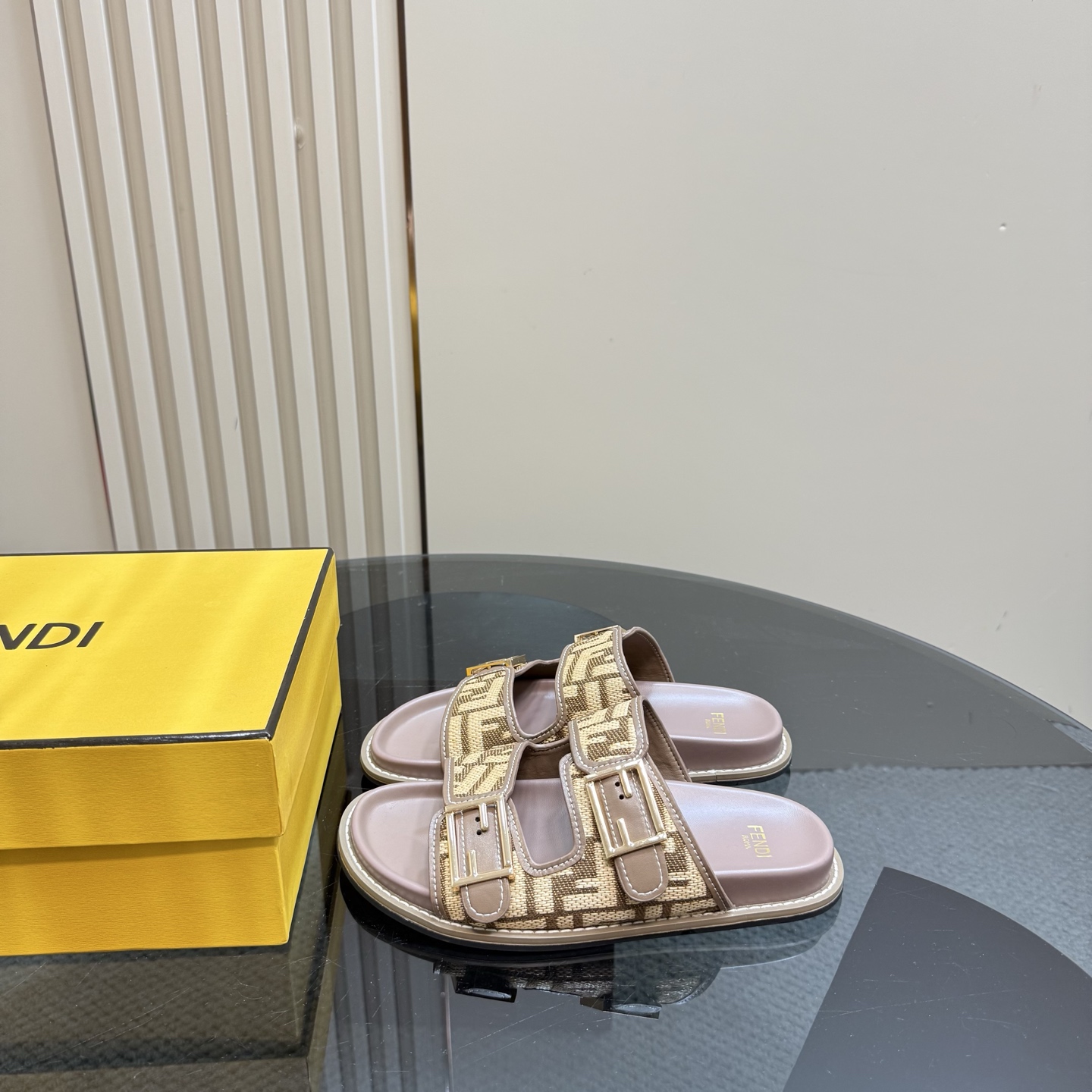 NO:231171,FENDI's latest hit double-belt flat slippers with FF decorative buckle, jacquard fabric, footbed inner sheepskin size 35~45, slippers, fendi, slippers, sheepskin19860909FENDI最新爆款双带平底拖鞋,带FF装饰性搭扣 鞋面提花布料 垫脚内里羊皮 码数35~45,拖鞋,fendi,slippers,sheepskin,Women's Shoes