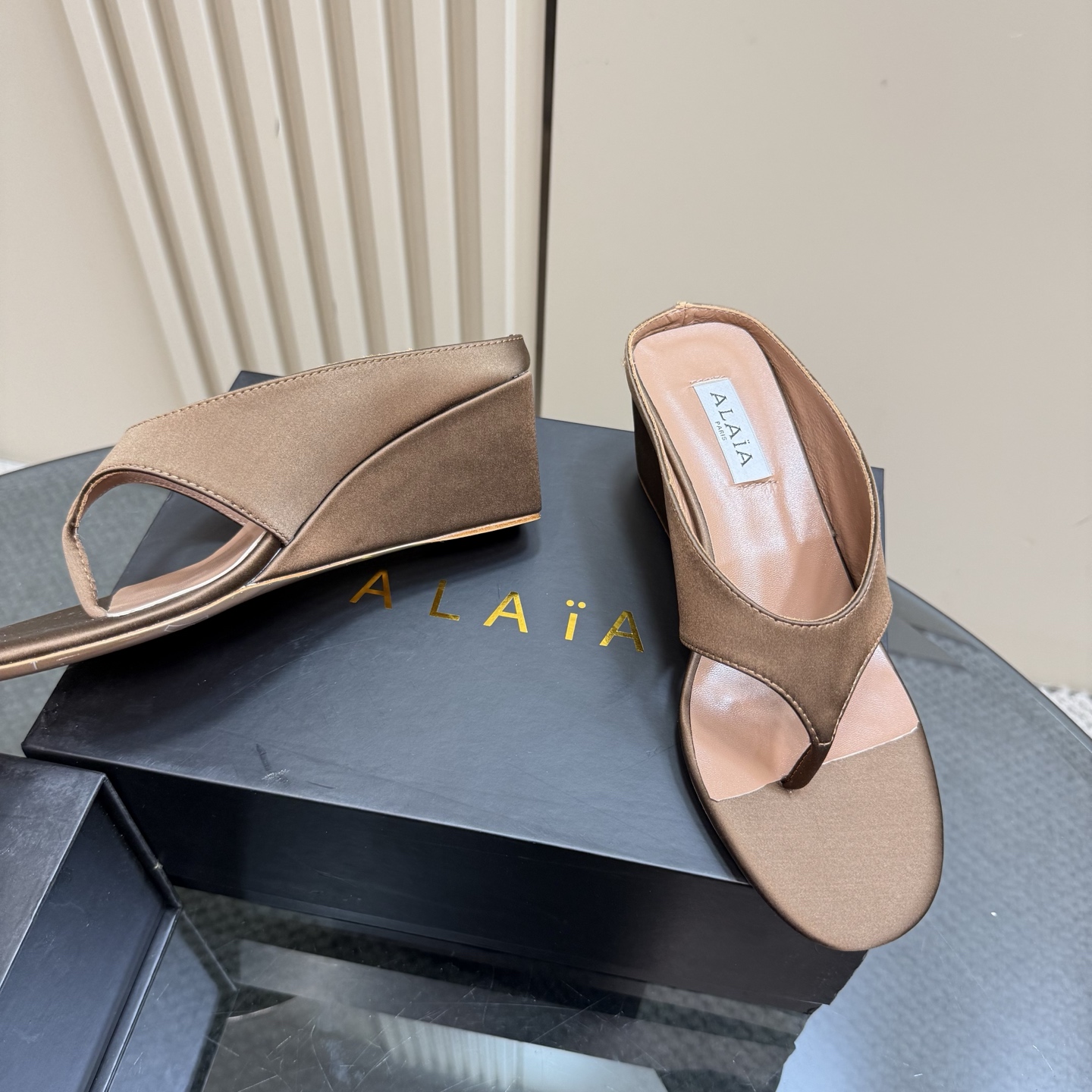 ALAÏA High Love Sculptural Heel Silk Thong Sandals - Comfortable & Elegant 5 i1742296963505 9421 0 2