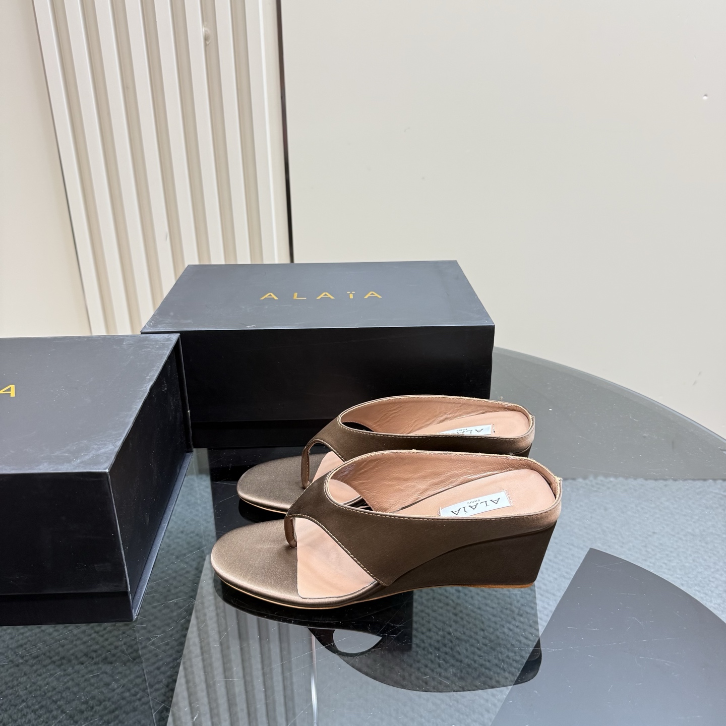 ALAÏA High Love Sculptural Heel Silk Thong Sandals - Comfortable & Elegant 3 i1742296965165 6671 0 0