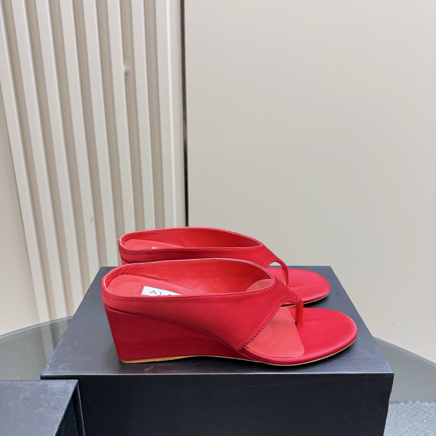 ALAÏA Women's Red Silk Wedge Thong Sandals - High Love Collection 6 i1742297140519 747 0 3