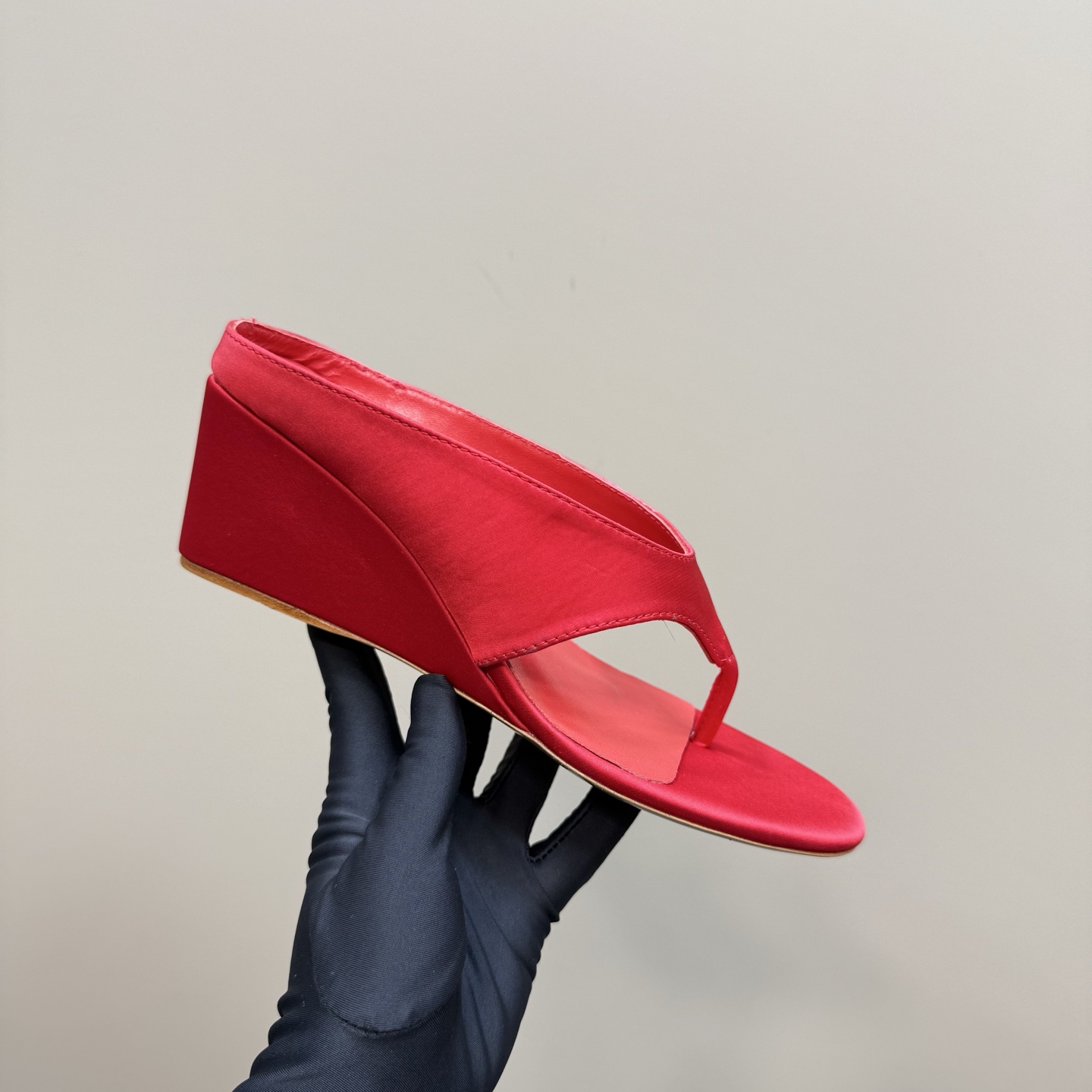 ALAÏA Women's Red Silk Wedge Thong Sandals - High Love Collection