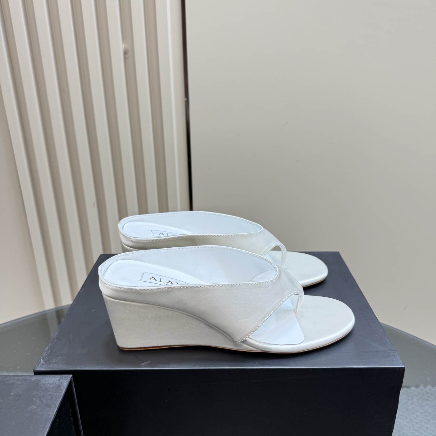 ALAÏA High Love White Silk Wedge Thong Sandals 6 i1742297161422 1953 0 3