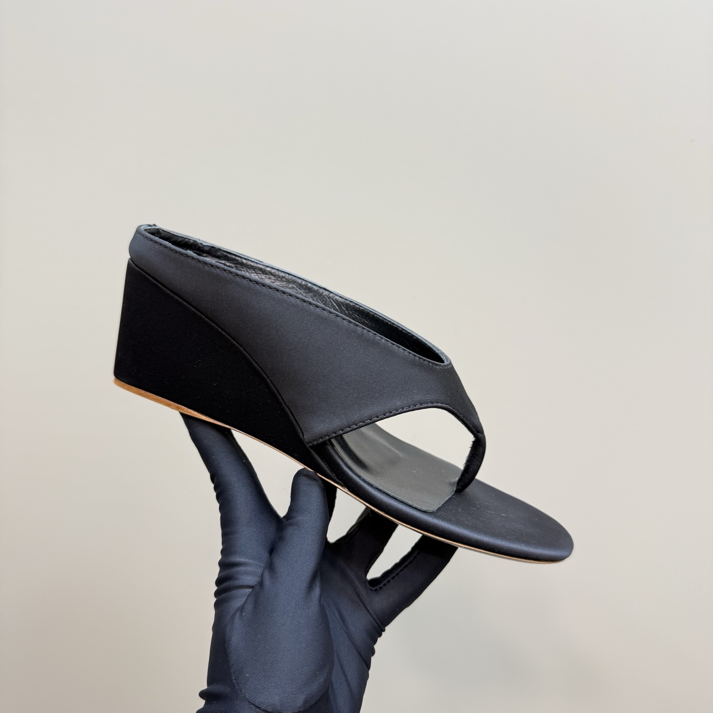 ALAÏA HIGH LOVE Black Silk Wedge Thong Sandals - Elegant & Comfortable 2 i1742297200022 1991 0 6