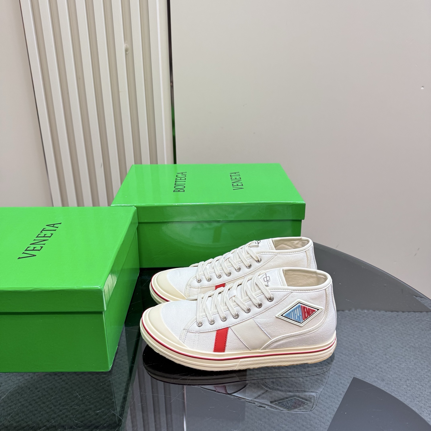 NO:233501,Bottega Venet* bv25/Spring and summer hot retro canvas shoes This year's latest super handsome canvas shoes·The foot is even more invincible and beautiful·One of the essentials Please accumulate energy for your fashion in advance. Baby is versatile for any occasion. Close your eyes and enter four colors (open mold TPU sole, customized ZP fabric without color difference) Customized canvas/calf leather sole TPU sole Customized imported cowhide foot pads High flat sole Size 35-39 (40 custom made without return and exchange) (full package), casual shoes/sports shoes, bottega veneta, bottega veneta, sneakers, cowhide19860909Bottega Venet* bv25/春夏 大热复古帆布鞋今年最新超帅的帆布鞋·上脚更无敌好看·必备款之一 请为自己的时髦提前蓄力吧Baby百搭适用任何场合·闭眼入四色齐（开模TPU大底、定制ZP面料无色差） 鞋面定制帆布/小牛皮 鞋底TPU大底 垫脚订制进口牛皮垫脚 跟高平底 码数35-39（40定做不退换）（全套包装）,休闲鞋/运动鞋,bottega veneta,bottega veneta,sneakers,cowhide,Women's Shoes