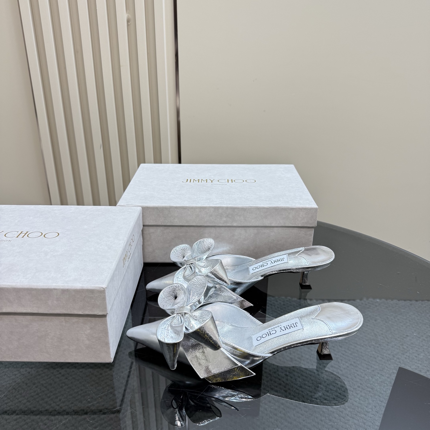 NO:233518,* The sheepskin flower series is beautiful and versatile. The must-have item for the annual meeting. The sheepskin flowers are so beautiful that no one can suffocate. Material: cowhide inner sheepskin Italian leather outsole Heel height: 7.5cm Size: 35-39 (40.41.42 order), high heels, slippers, high heels, slippers, cowhide, sheepskin, Leather soles19860909* 羊皮花朵系列好看好穿既百搭 年会必备单品羊皮花朵美得让无人法窒息 材质:牛皮内里羊皮意大利真皮大底 跟高:7.5cm 尺码:35-39（40.41.42订）,高跟鞋拖鞋,high heels,slippers,cowhide,sheepskin,Leather soles,Women's Shoes