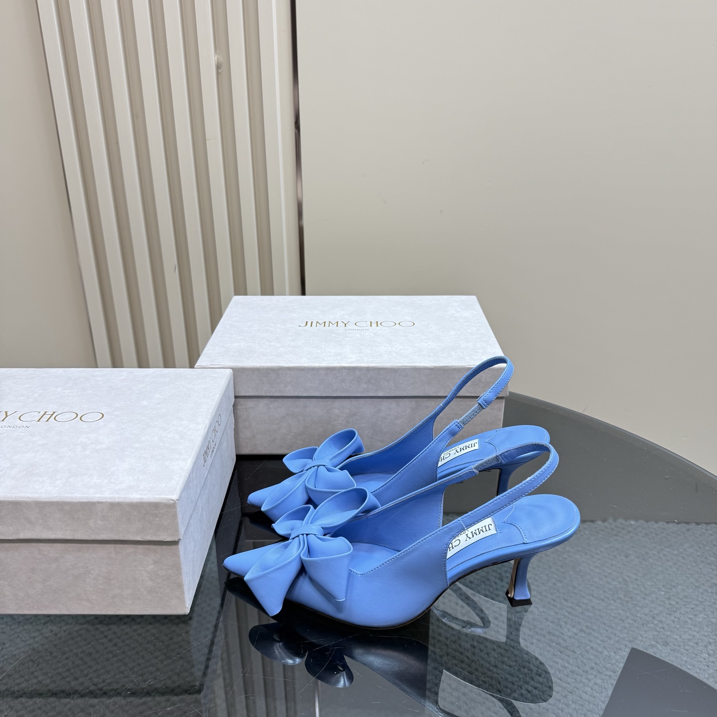 NO:233512,* The sheepskin flower series is beautiful and easy to wear and is versatile. The essential item of the annual meeting is so beautiful that no one can suffocate. Material: cowhide inner sheepskin Italian leather outsole Heel height: 7.5cm Size: 35-39 (40.41.42 order), high heels, sandals, sandals, high heels, cowhide, sheepskin, Leather soles19860909* 羊皮花朵系列好看好穿既百搭 年会必备单品羊皮花朵美得让无人法窒息 材质:牛皮内里羊皮意大利真皮大底 跟高:7.5cm 尺码:35-39（40.41.42订）,高跟鞋凉鞋,sandals,high heels,cowhide,sheepskin,Leather soles,Women's Shoes