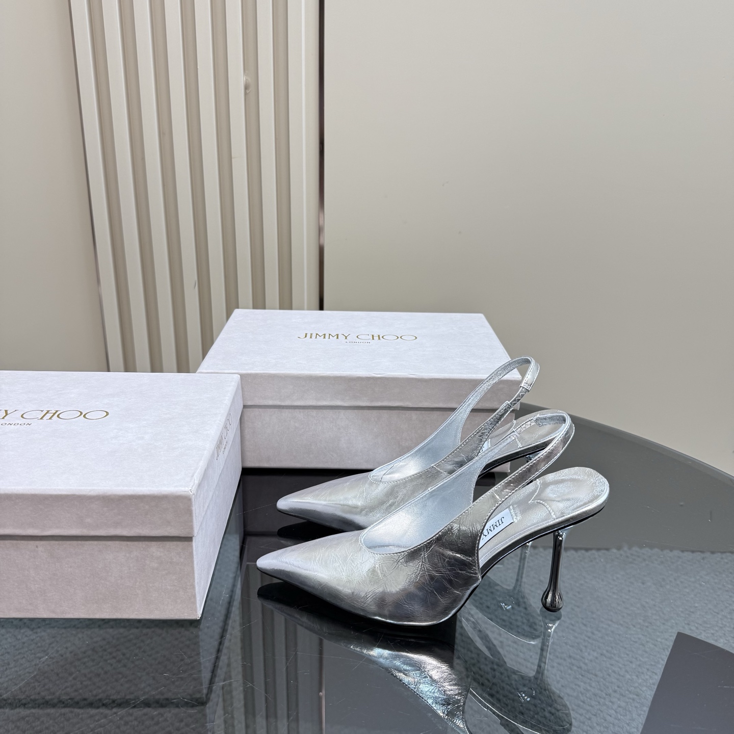 NO:227018,JIMMY CHO* Spring and Summer High Heel Sandals A sandal worn by many celebrities. Material cowhide, inner sheepskin, outsole, Italian leather outsole, heel height 8.5cm, size 35~39 (40.41.42, custom made, no return or replacement), sandals, jimmy choo, sandals, cowhide, sheepskin, Leather soles19860909JIMMY CHO*春夏高跟凉鞋 超多明星穿的一款凉鞋 材质牛皮面 内里羊皮 大底意大利真皮大底  跟高8.5cm 尺码35~39（40.41.42定做不退不换）,凉鞋,jimmy choo,sandals,cowhide,sheepskin,Leather soles,Women's Shoes