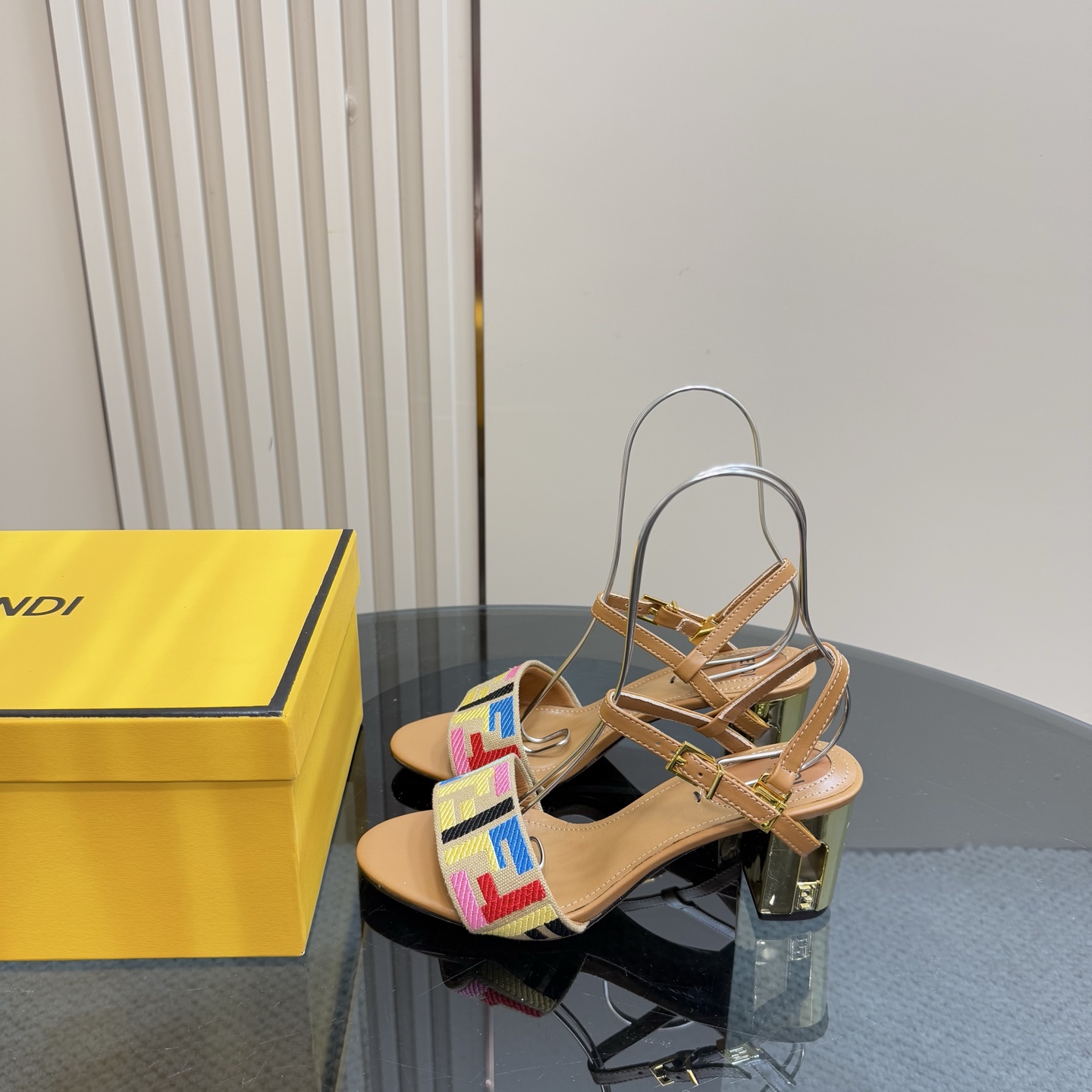 NO:227023,FENDI's latest popular double-band FF decorative jacquard fabric, upper brand jacquard fabric, cowhide, footbed inner sheepskin, size 35~42 (40.41.42 customized), sandals, fendi, sandals, cowhide, sheepskin19860909FENDI最新爆款双带FF装饰性提花面料 鞋面品牌提花布料,牛皮 垫脚内里羊皮 码数35~42(40.41.42定制),凉鞋,fendi,sandals,cowhide,sheepskin,Women's Shoes