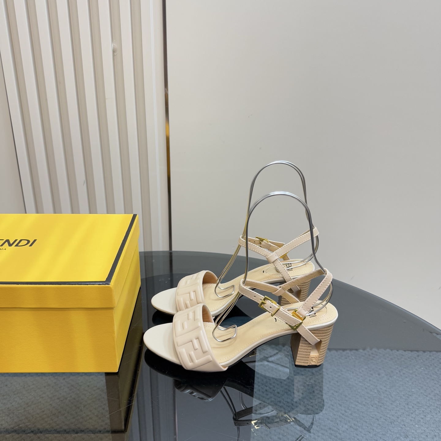 NO:227028,FENDI's latest popular double-band FF decorative jacquard fabric, upper jacquard fabric, footbed inner sheepskin size 35~42 (customized for 40.41.42), sandals, fendi, sandals, sheepskin19860909FENDI最新爆款双带FF装饰性提花面料 鞋面提花布料 垫脚内里羊皮 码数35~42(40.41.42定制),凉鞋,fendi,sandals,sheepskin,Women's Shoes