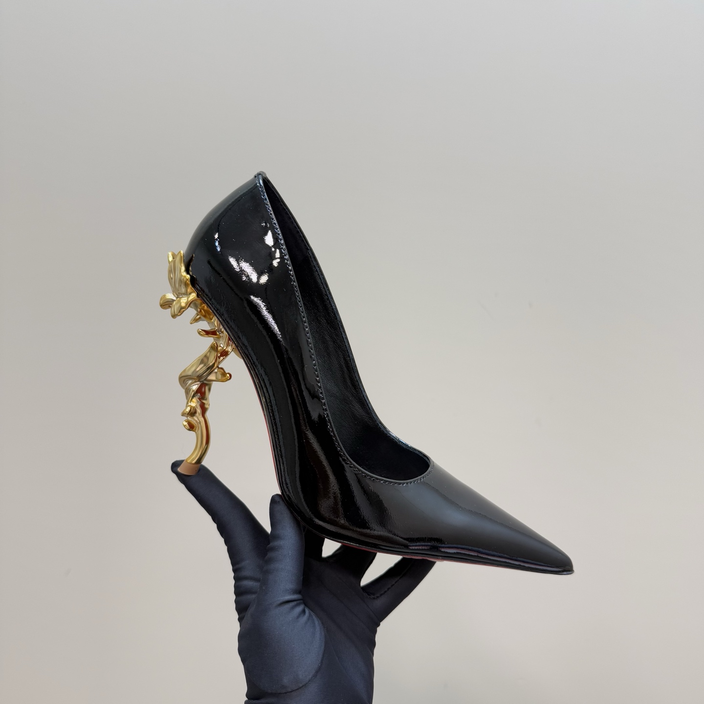 Christian Louboutin 2025 Spring/Summer Black Patent Leather Pumps with Sculptural Heel 2 i1743376015106 2107 0 6