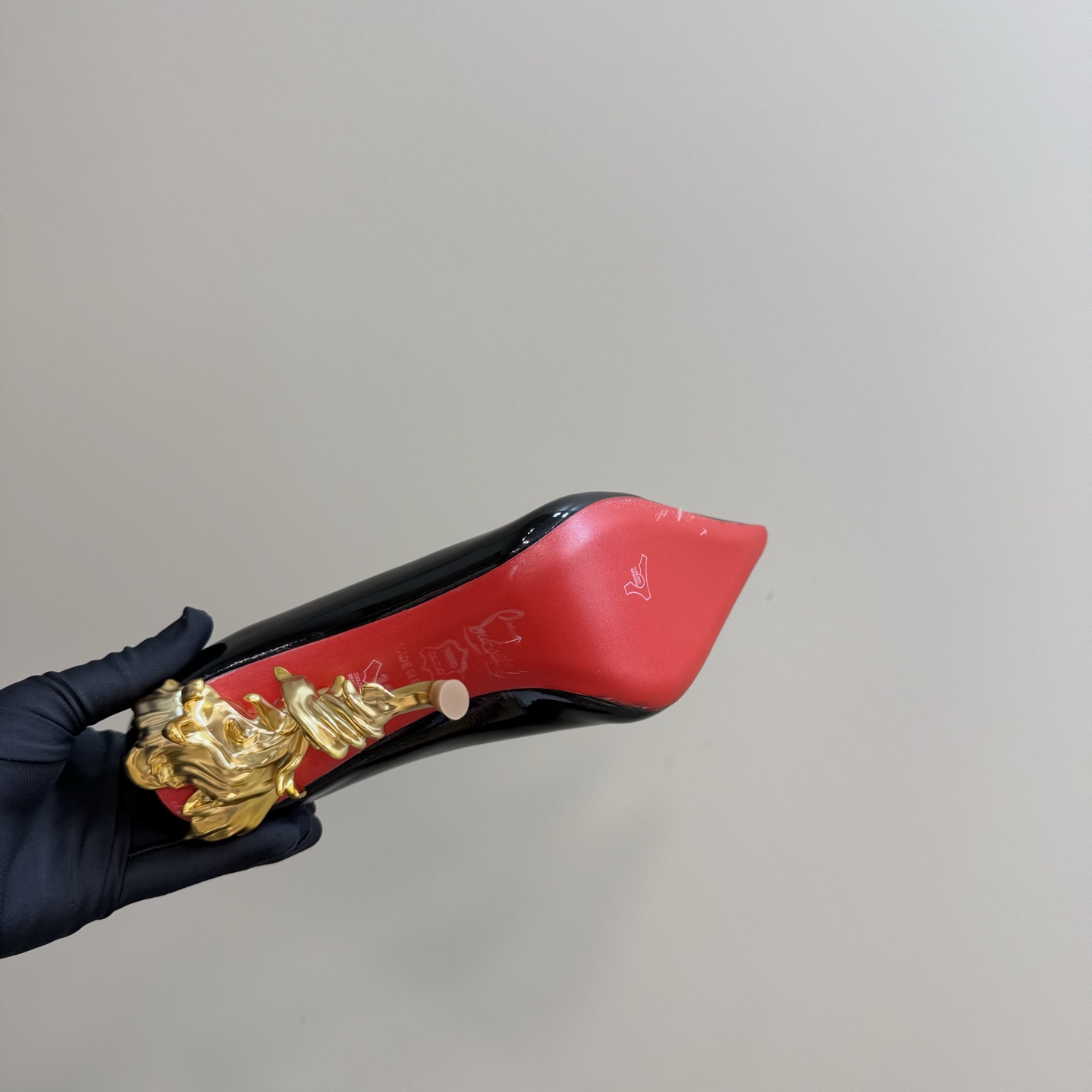 Christian Louboutin 2025 Spring/Summer Black Patent Leather Pumps with Sculptural Heel 11 i1743376015154 292 0 9