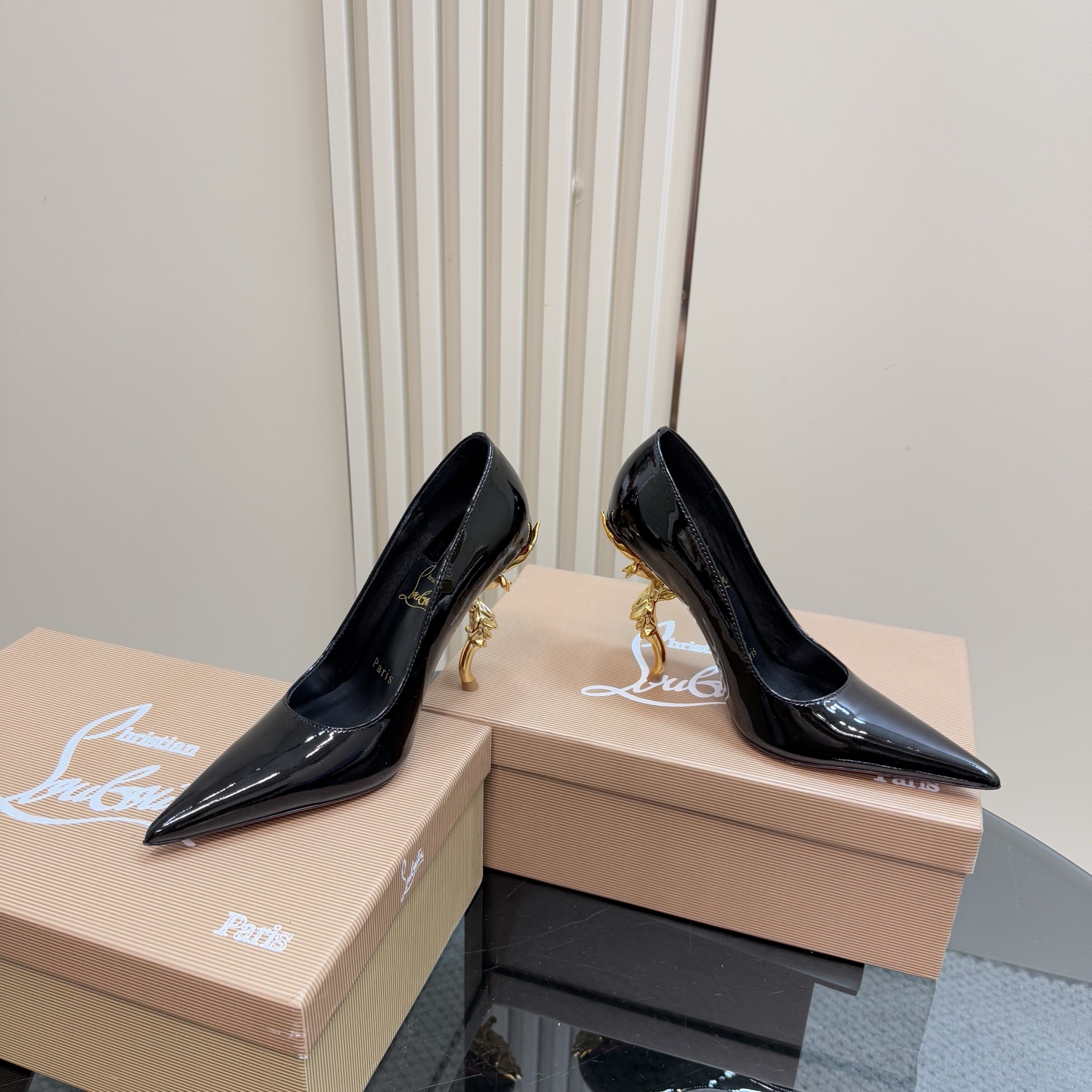 Christian Louboutin 2025 Spring/Summer Black Patent Leather Pumps with Sculptural Heel 7 i1743376015183 5897 0 4