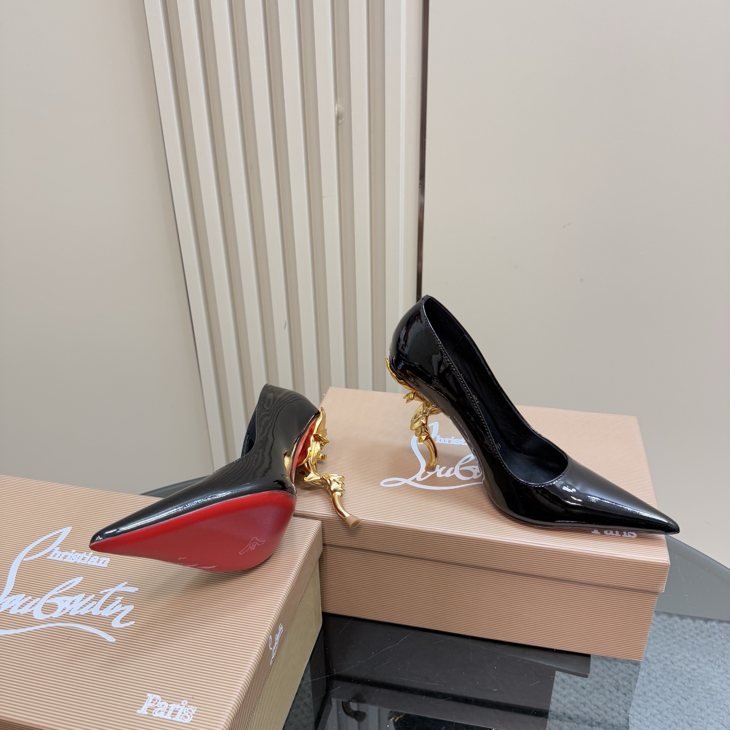 Christian Louboutin 2025 Spring/Summer Black Patent Leather Pumps with Sculptural Heel 8 i1743376016696 520 0 5