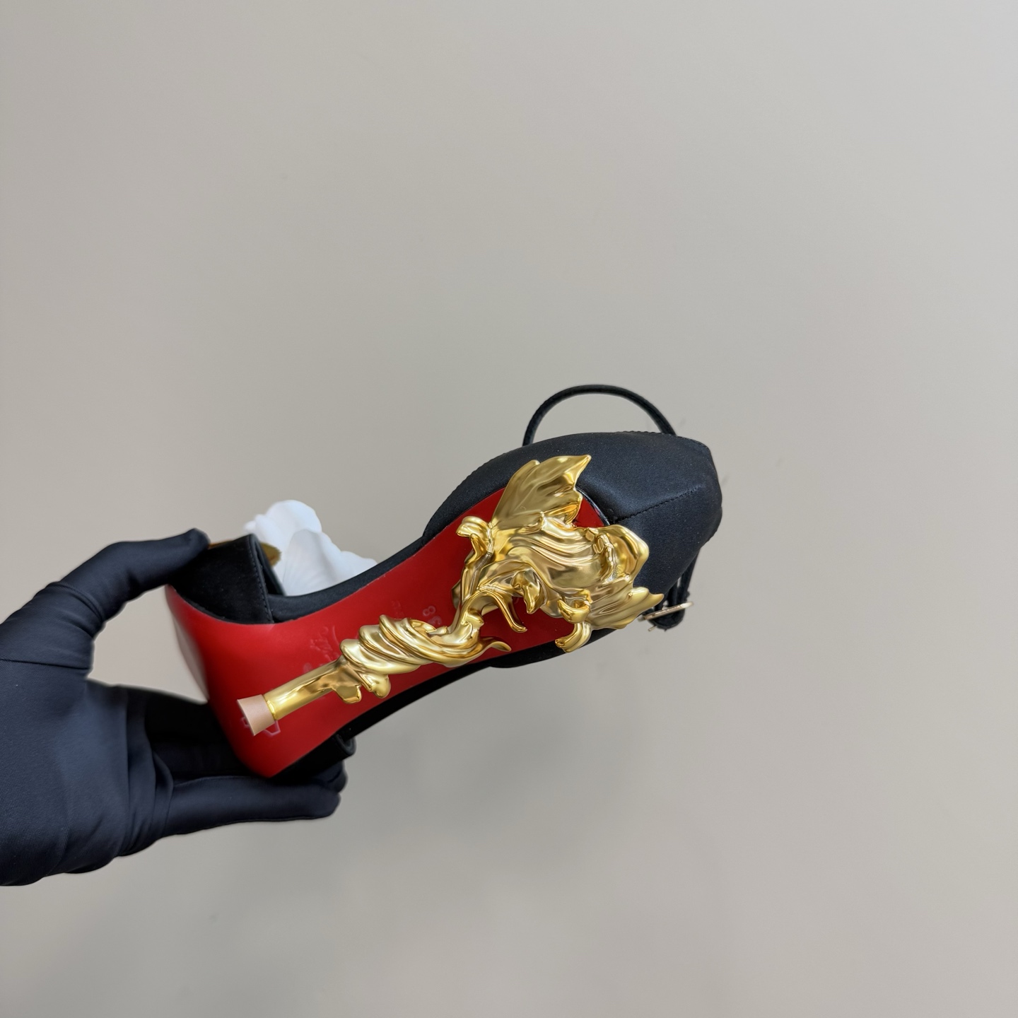 Christian Louboutin Runway Heels: Artistic Sculpture with Exquisite Silk 10 i1743376601887 2001 0 8