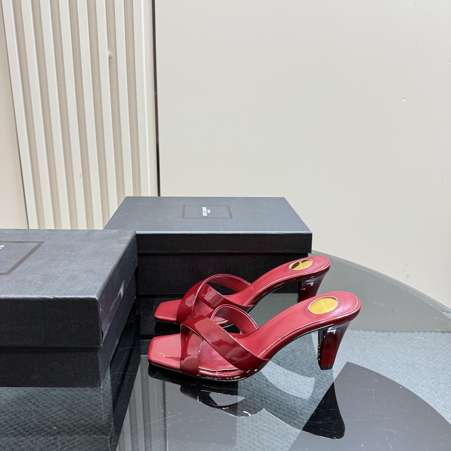 NO:259274,Top version Saint Laurent Paris show synchronous update The leopard heel is really beautiful Saint Laurent Stunning toe leaking high heels The wood grain heel really fully highlights the neat and minimalist upper custom patent leather, cowhide, silk, threaded cloth inner sheepskin footbed sheepskin sole original packaging Size 35-39. (40,41 customized), high heels, saint laurent, saint laurent, high heels, cowhide, sheepskin, real silk19860909顶级版本 Saint Laurent巴黎秀场同步更新 豹纹鞋跟真的太好看啦 Saint Laurent 圣罗兰尖头漏趾高跟鞋 木纹鞋跟真的充分突显利落极简 鞋面定制漆皮,牛皮,真丝,螺纹布 内里羊皮 垫脚羊皮 鞋底真皮 包装原版包装 码数35-39.（40,41定制）,高跟鞋,saint laurent,saint laurent,high heels,cowhide,sheepskin,real silk,Women's Shoes