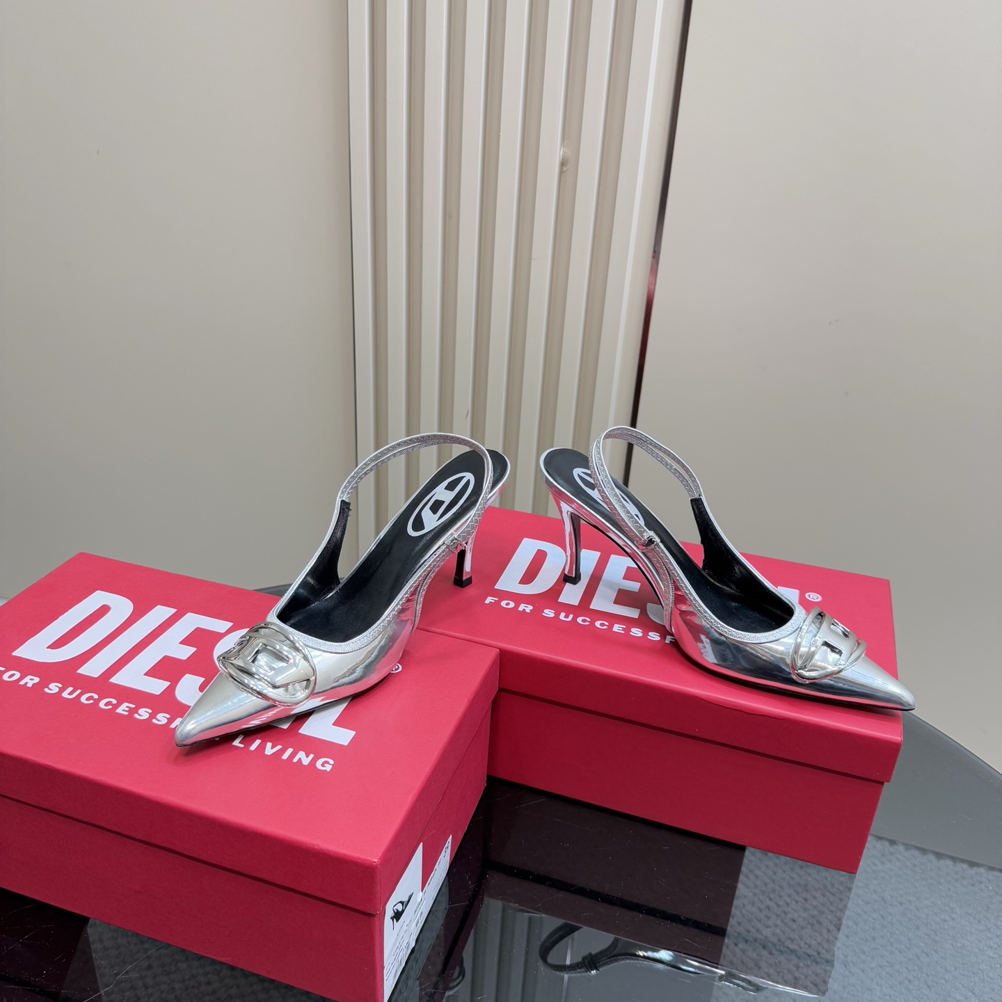 Top Edition 700: Diesel’s Iconic Spring/Summer 2024 High Heels - 图片 5