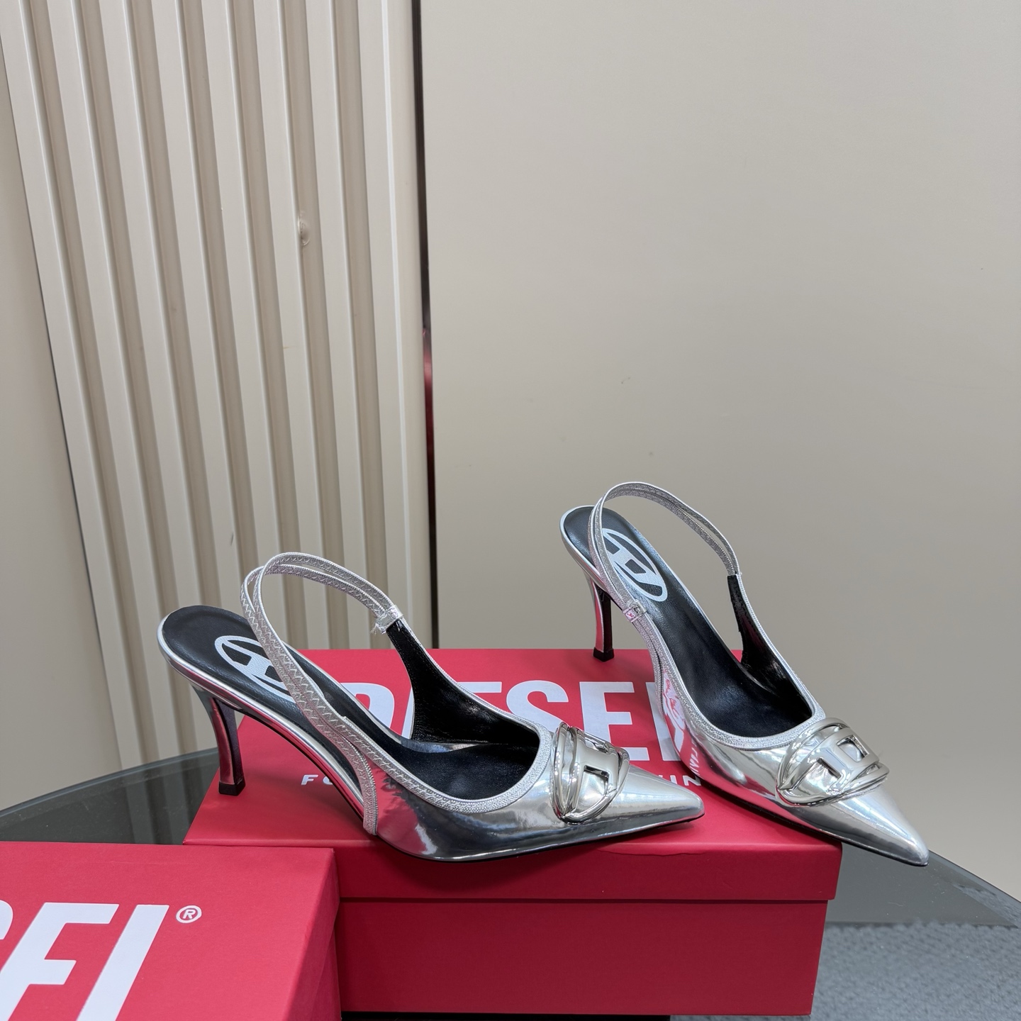 Top Edition 700: Diesel’s Iconic Spring/Summer 2024 High Heels - 图片 4