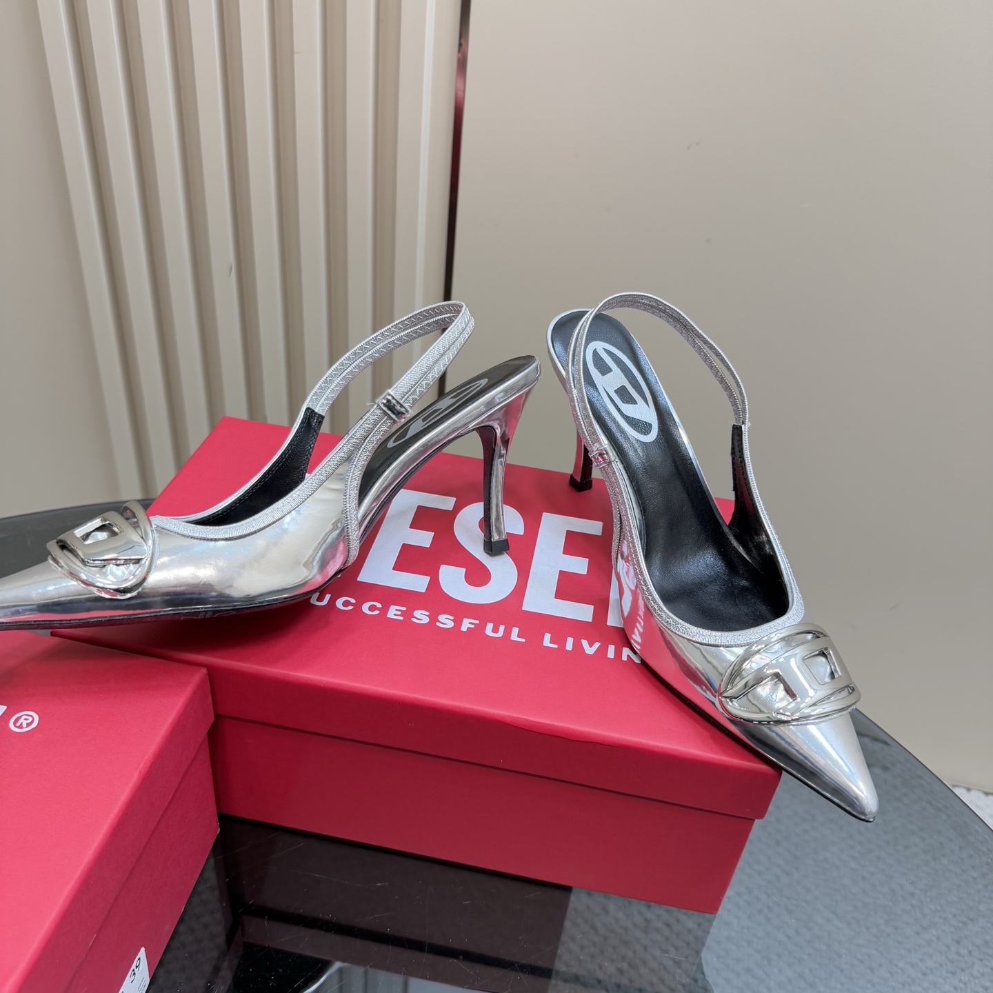 Top Edition 700: Diesel’s Iconic Spring/Summer 2024 High Heels - 图片 3