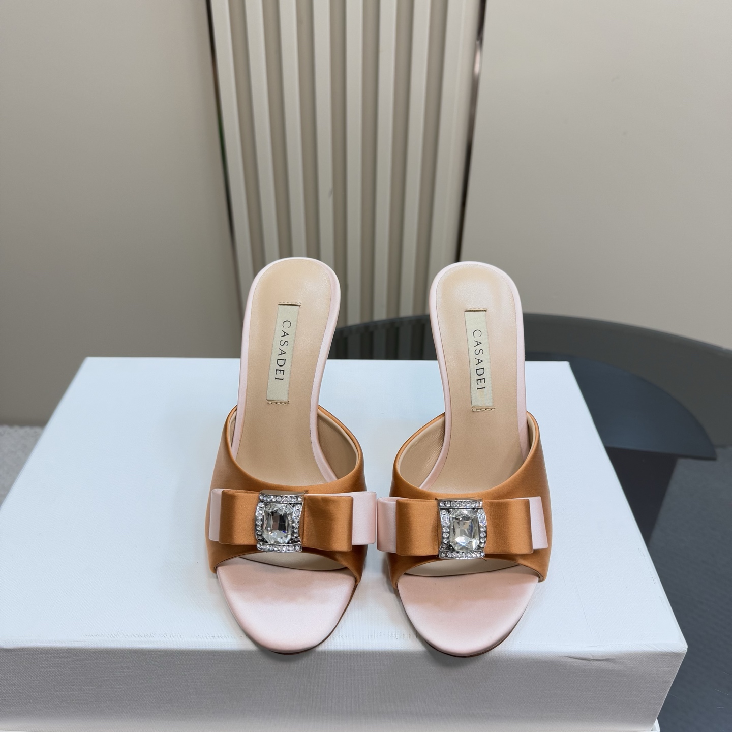 Stylish CASADEI/Cassanti Butterfly Heel Shoes: Quality, Charm, and Elegance! - 图片 2