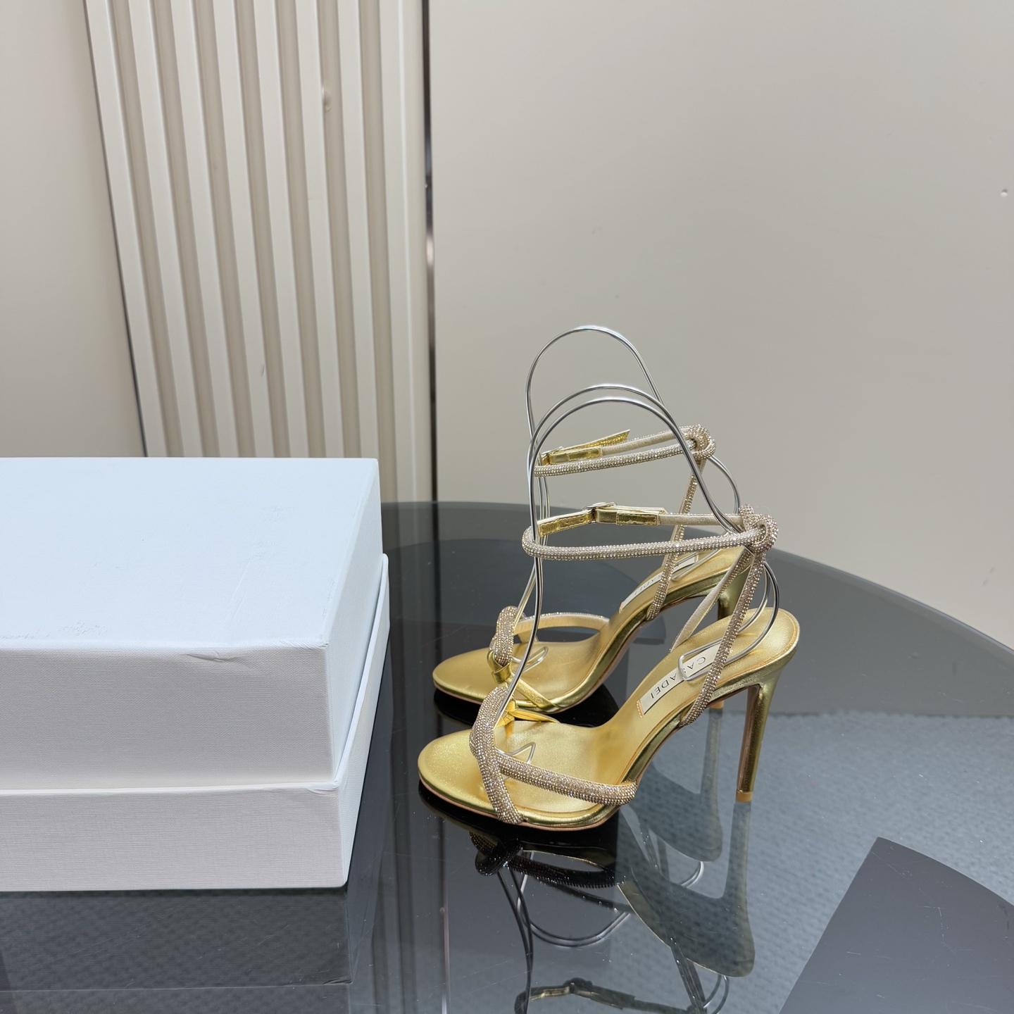 NO:247708,CASADEI/Cassandi 25WF new spring and summer products, rhinestone high heel sandals, which woman can reject such beautiful high heels, high heels paired with shining rhinestones, high-end and sexy!  Whether it is daily travel or banquet invitation, its unparalleled texture and charm are your noble and dazzling choice!  The upper is made of original custom rhinestones, the inner foot pads are all lambskin, imported cowhide, heel height 7.5cm/10.5cm size35-39 (customized by 40/41), high heels, sandals, high heels, cowhide, sheepskin19860909CASADEI/卡桑帝25WF春夏新品 水钻高跟凉鞋 哪个女人能拒绝如此美艳的高跟鞋 高跟搭配闪耀的水钻 高级又性感！ 无论日常出行还是宴会邀约 它无与伦比的质感与魅力 都是您尊贵耀眼的选择！ 鞋面采用原版定制水钻 内里垫脚均为小羊皮 意大利进口牛皮大底 跟高7.5cm/10.5cm size35-39（40/41定制）,高跟鞋凉鞋,sandals,high heels,cowhide,sheepskin,Women's Shoes