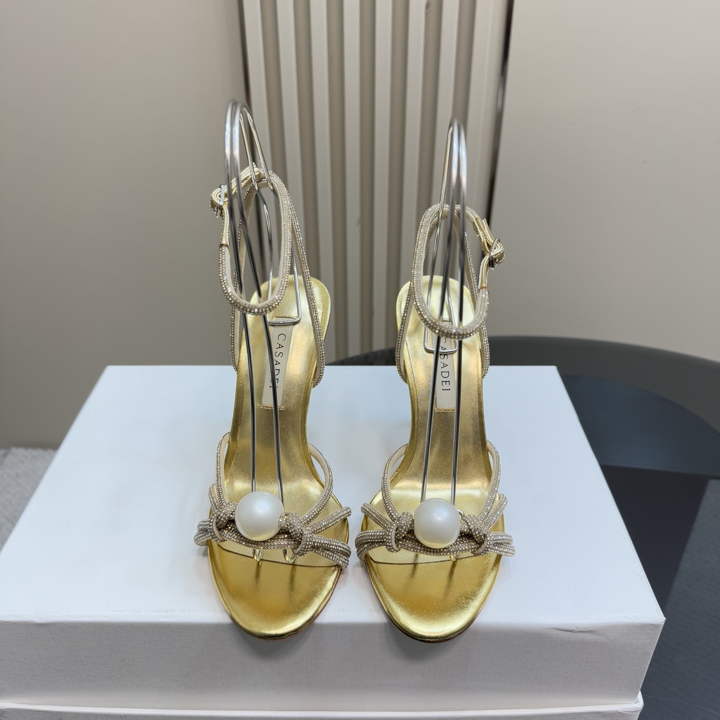 Stylish CASADEI/Cassanti Pearl Water Drills Sandals for Women: Price, Features, and Sizes - 图片 2