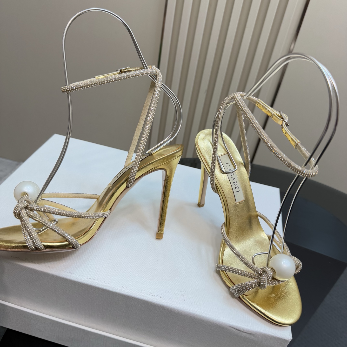 Stylish CASADEI/Cassanti Pearl Water Drills Sandals for Women: Price, Features, and Sizes - 图片 3