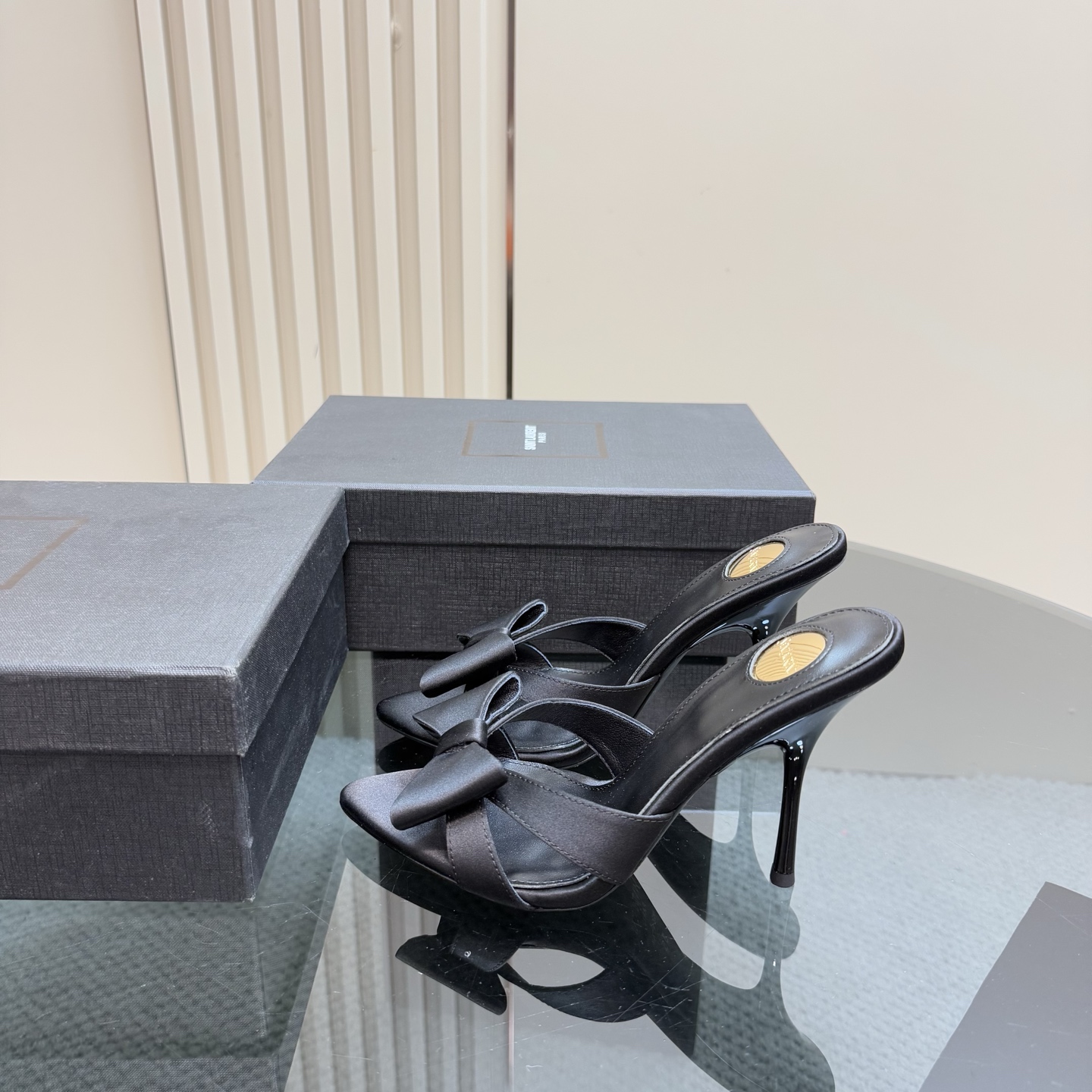 NO:247703,Top version SAIN*LAURENT2025 new spring and summer series high heel sandals!  Why do you miss a pair of fairy shoes in summer? When you match all kinds of small skirts, you don’t pick on the feet at all. It’s really too beautiful and makes people look white!  Unleash infinite elegance and explore more selection of high heels!  Fabric silk, outsole, leather, size 35-42 (customized by 40, 41, 42) Heel height 10.5cm, high heels, saint laurent, sandals, high heels, skirts, real silk, Leather soles19860909顶级版本 SAIN*LAURENT2025全新春夏系列高跟凉鞋 ！夏日里怎么少得了一双仙女鞋 各种小裙子搭配起来 完全不挑脚型哦 真的美的过分 上脚显白的让人上头！释放无限优雅魅力 探索更多臻选高跟鞋！ 面料真丝 大底真皮大底 码数35-42（40,41,42定制） 跟高10.5cm,高跟鞋,saint laurent,sandals,high heels,skirts,real silk,Leather soles,Women's Shoes