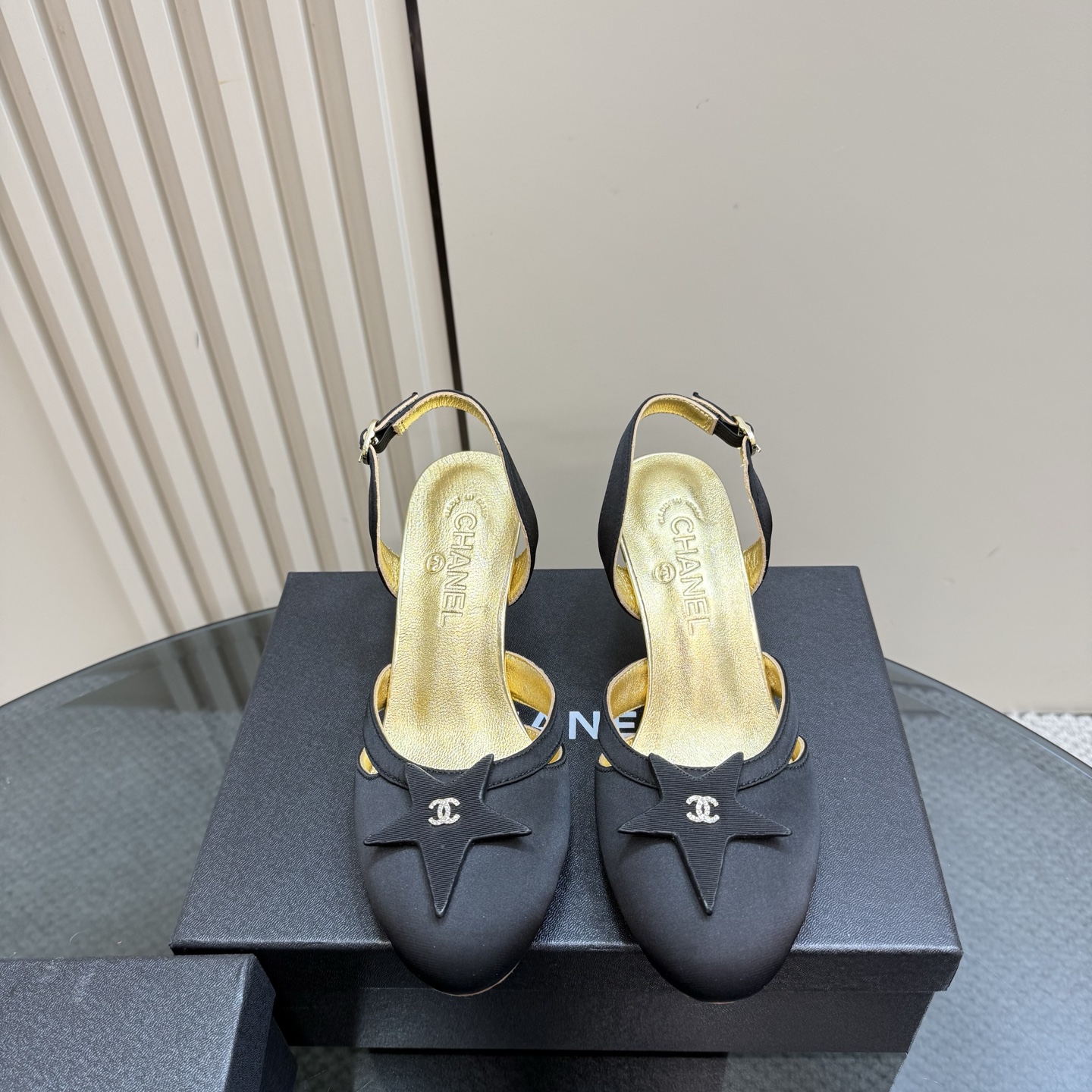 [Chanel Women