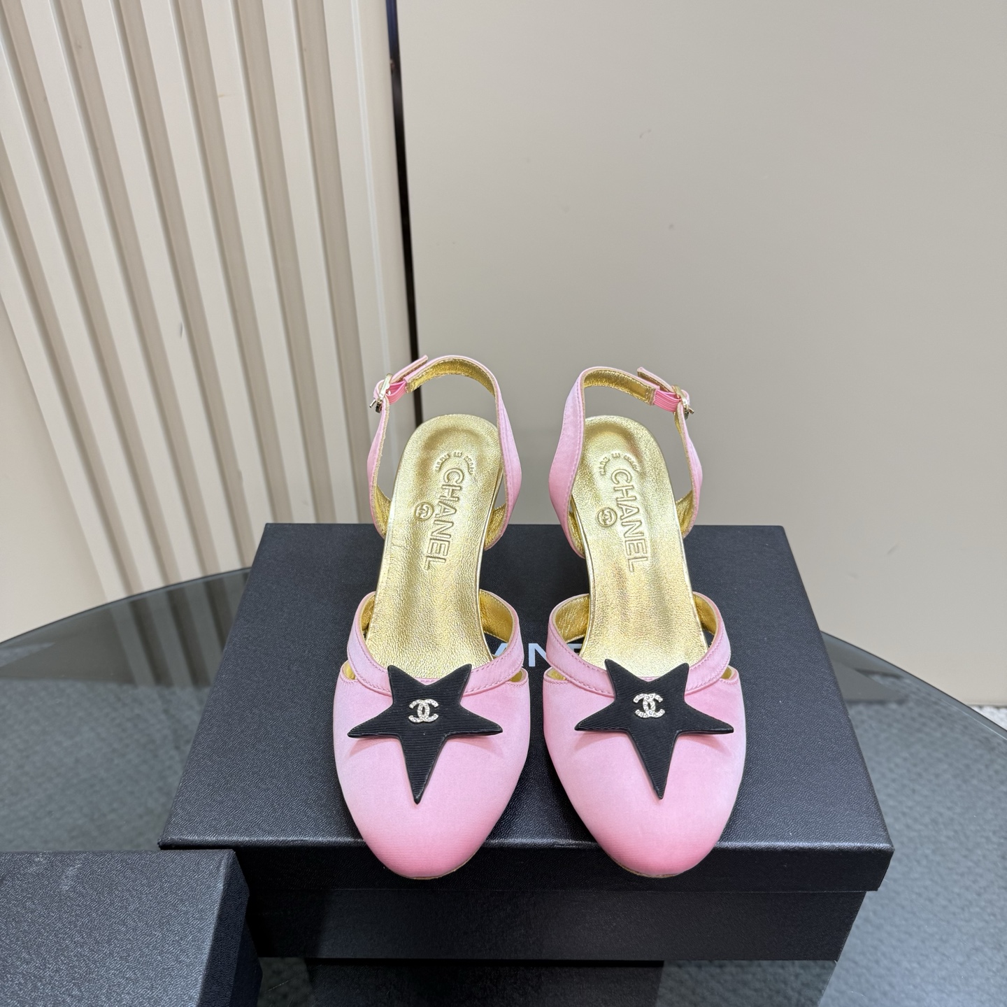[Chanel Women