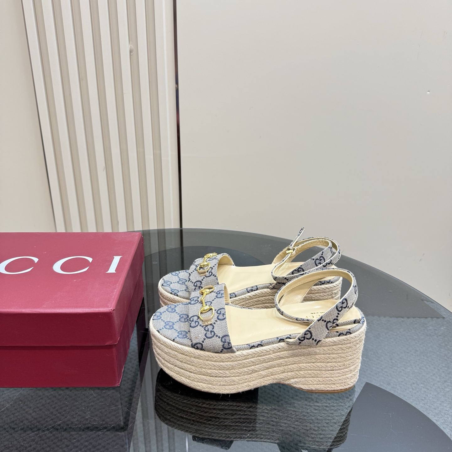 GUCCI 24S runway pointed-toe high-heel sandals, the god of atmosphere, adjustable straps + gold buckle