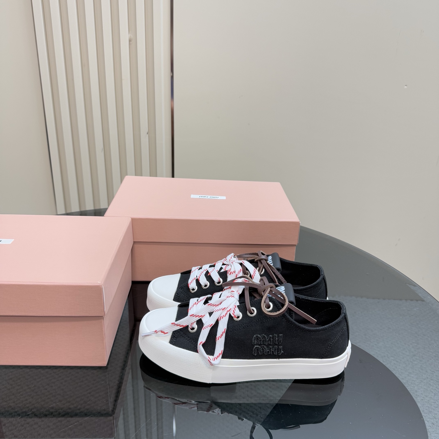 NO:239984,Cloth Miu Miu/Mu Miu 25ss show new products, fashionable and casual canvas shoes and white shoes, a pair of shoelaces with unique style, and the footwear is as comfortable as ever!  Perfect control of small details Material style details heel foot yb Size35-39 (customized by 40/41), casual shoes/sports shoes, miumiu, sneakers19860909布面 Miu Miu/缪缪25ss秀场新品 时尚休闲帆布鞋小白鞋 双鞋带设计独特风格 上脚一如既往的舒服 ！ 小细节完美把控 材质版型细节跟足yb Size35-39（40/41定制）,休闲鞋/运动鞋,miumiu,sneakers,Women's Shoes