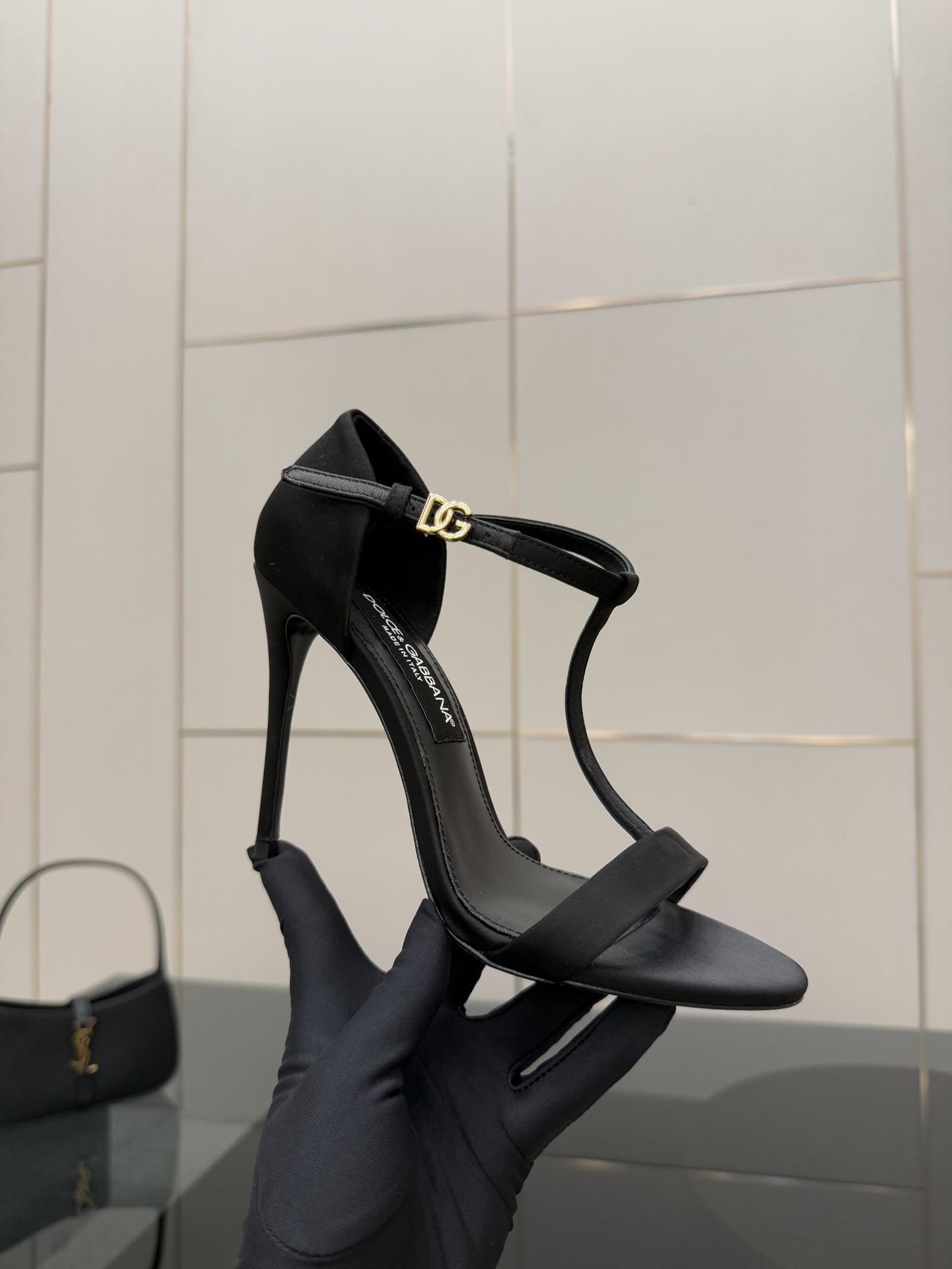 Dolce & Gabbana 25SS Sheepskin Heels with Gold Badge, Size 35-41, $675 - 图片 7