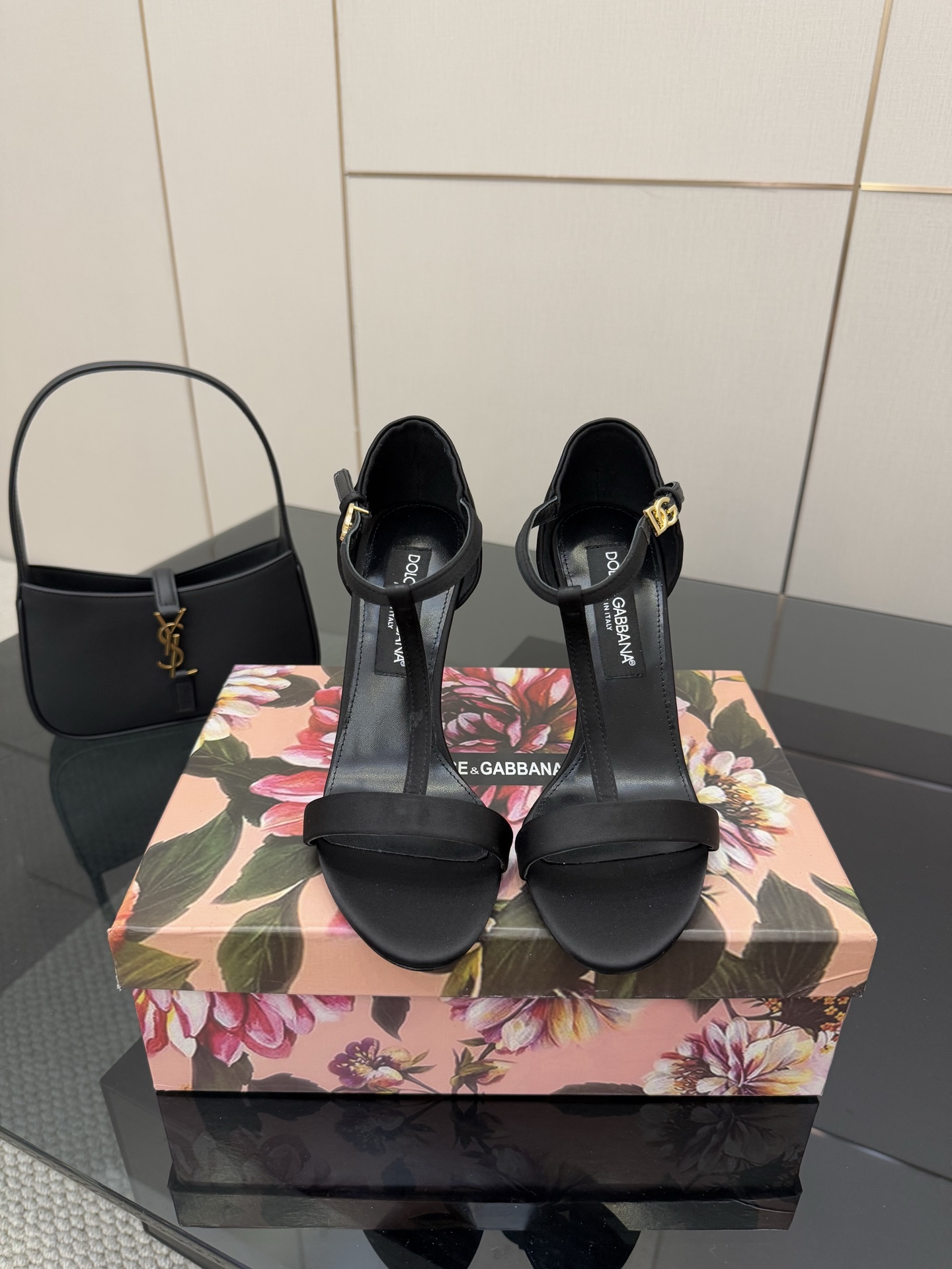 Dolce & Gabbana 25SS Sheepskin Heels with Gold Badge, Size 35-41, $675 - 图片 5
