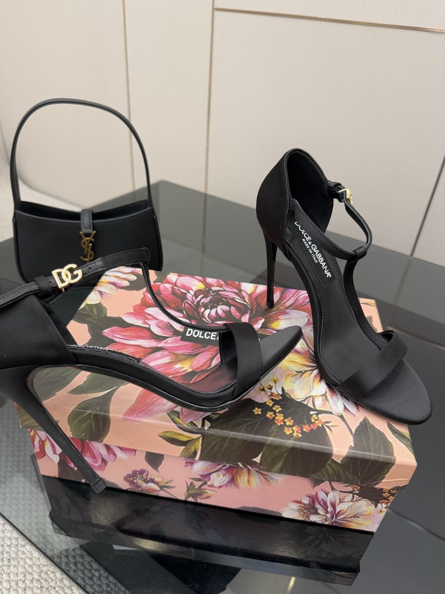 Dolce & Gabbana 25SS Sheepskin Heels with Gold Badge, Size 35-41, $675 - 图片 2