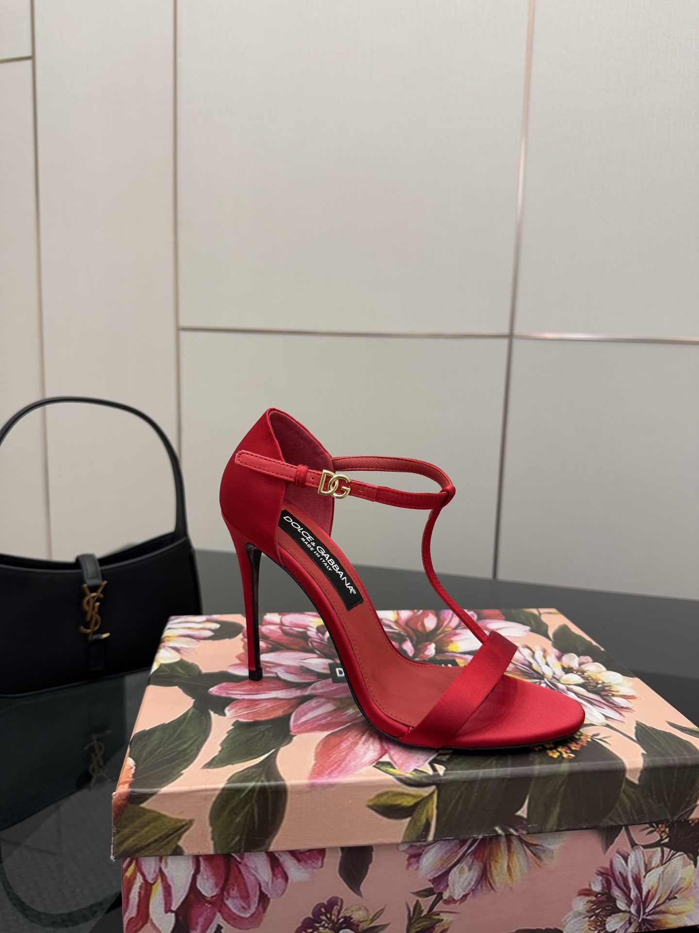 Dolce & Gabbana 25SS Sheep Skin Heels with Gold Badge, 11cm High. - 图片 4