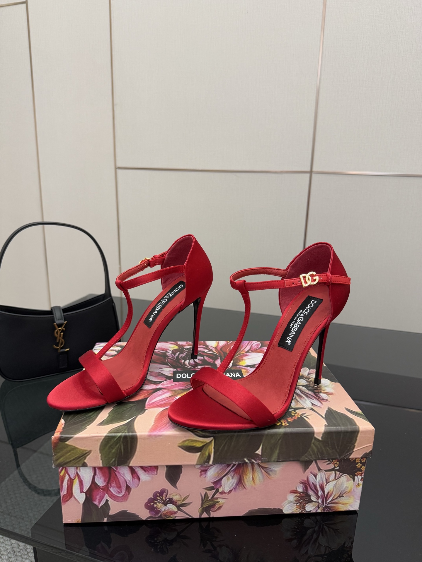 Dolce & Gabbana 25SS Sheep Skin Heels with Gold Badge, 11cm High. - 图片 3