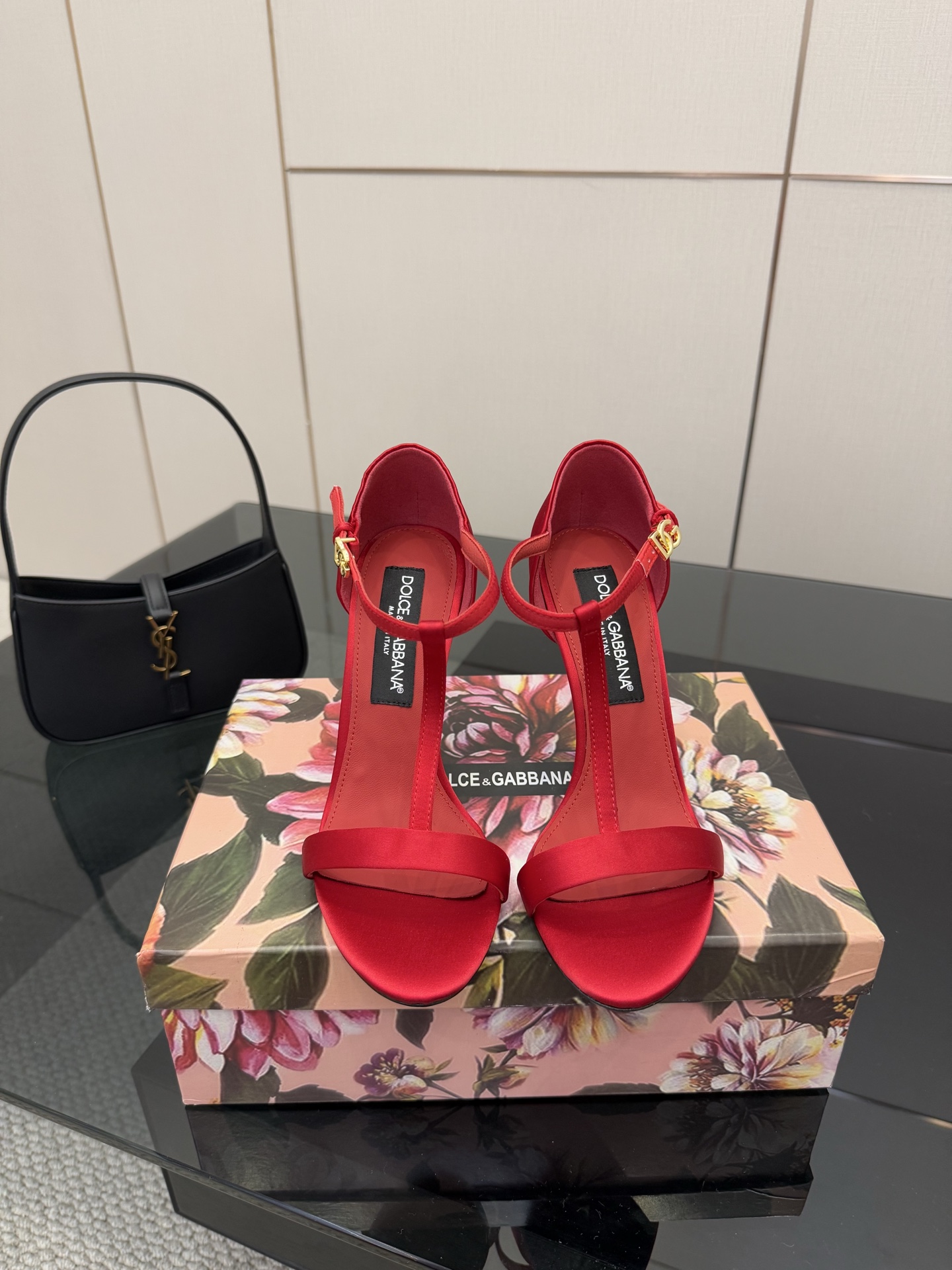 NO:262816,Dolce & Gabbana 25Ss Lace-up high heel sandals Upper: silk inner sheepskin foot pad: sheepskin Heel gold logo Heel height: 11cm Size 35-41 (40.41 custom made), high heels sandals, Dolce & Gabbana, sandals, high heels, sheepskin, real silk19860909Dolce & Gabbana 25Ss 系带高跟凉鞋 鞋面:真丝 内里羊皮 垫脚:羊皮 鞋跟金色徽标牌 跟高:11cm 码数35-41(40.41定做),高跟鞋凉鞋,Dolce&Gabbana,sandals,high heels,sheepskin,real silk,Women's Shoes